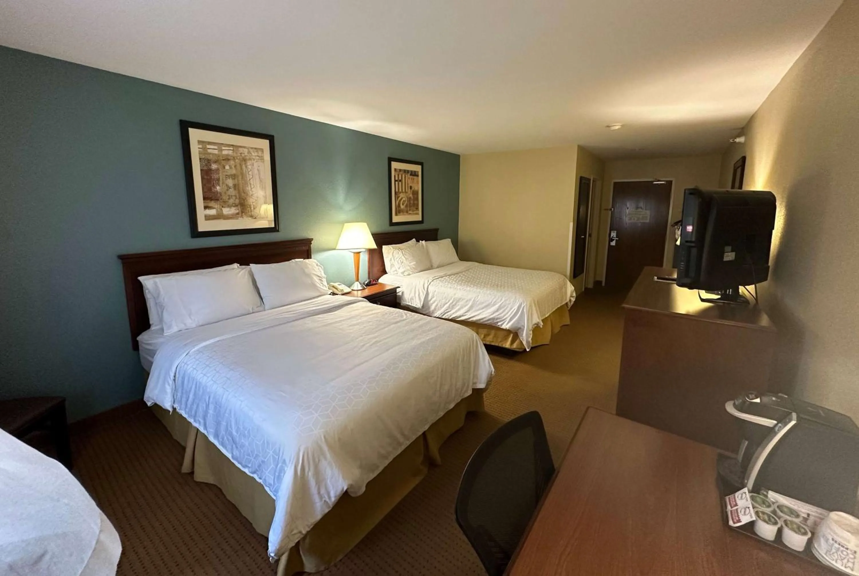 Photo of the whole room, Bed in Wingate by Wyndham Newell