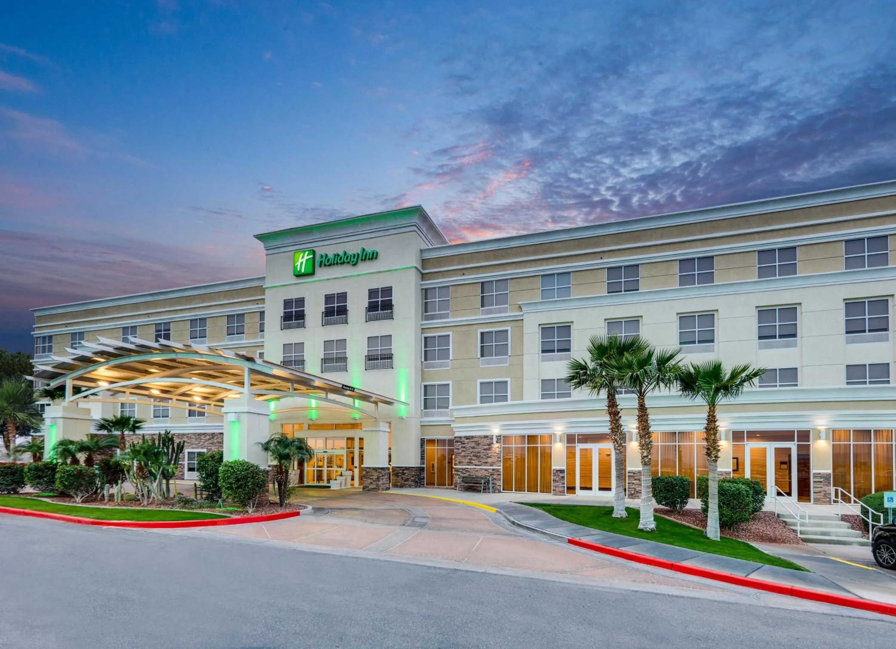 Property building in Holiday Inn Yuma by IHG