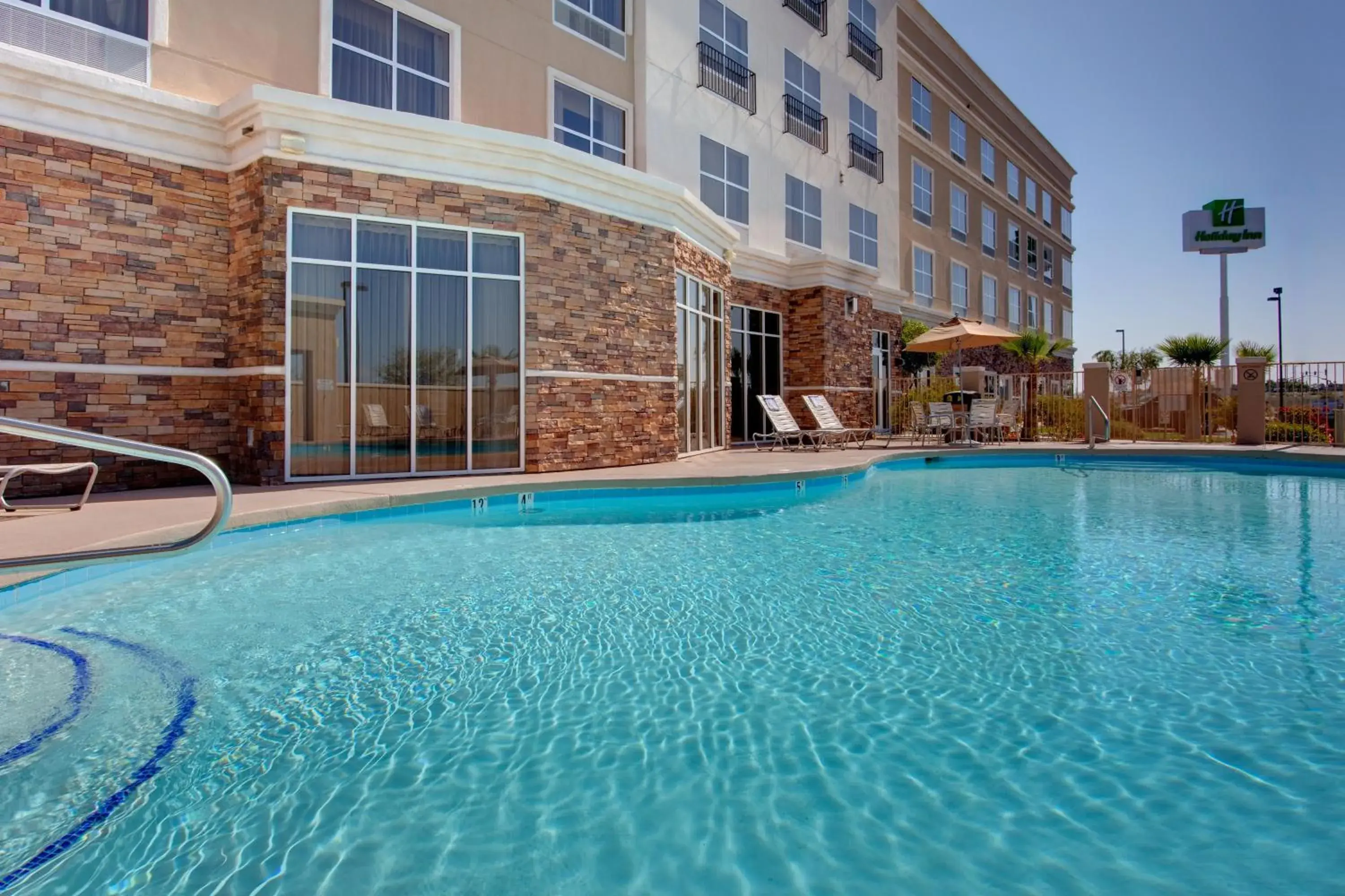 Swimming pool in Holiday Inn Yuma by IHG Swimming pool in Holiday Inn Yuma by IHG