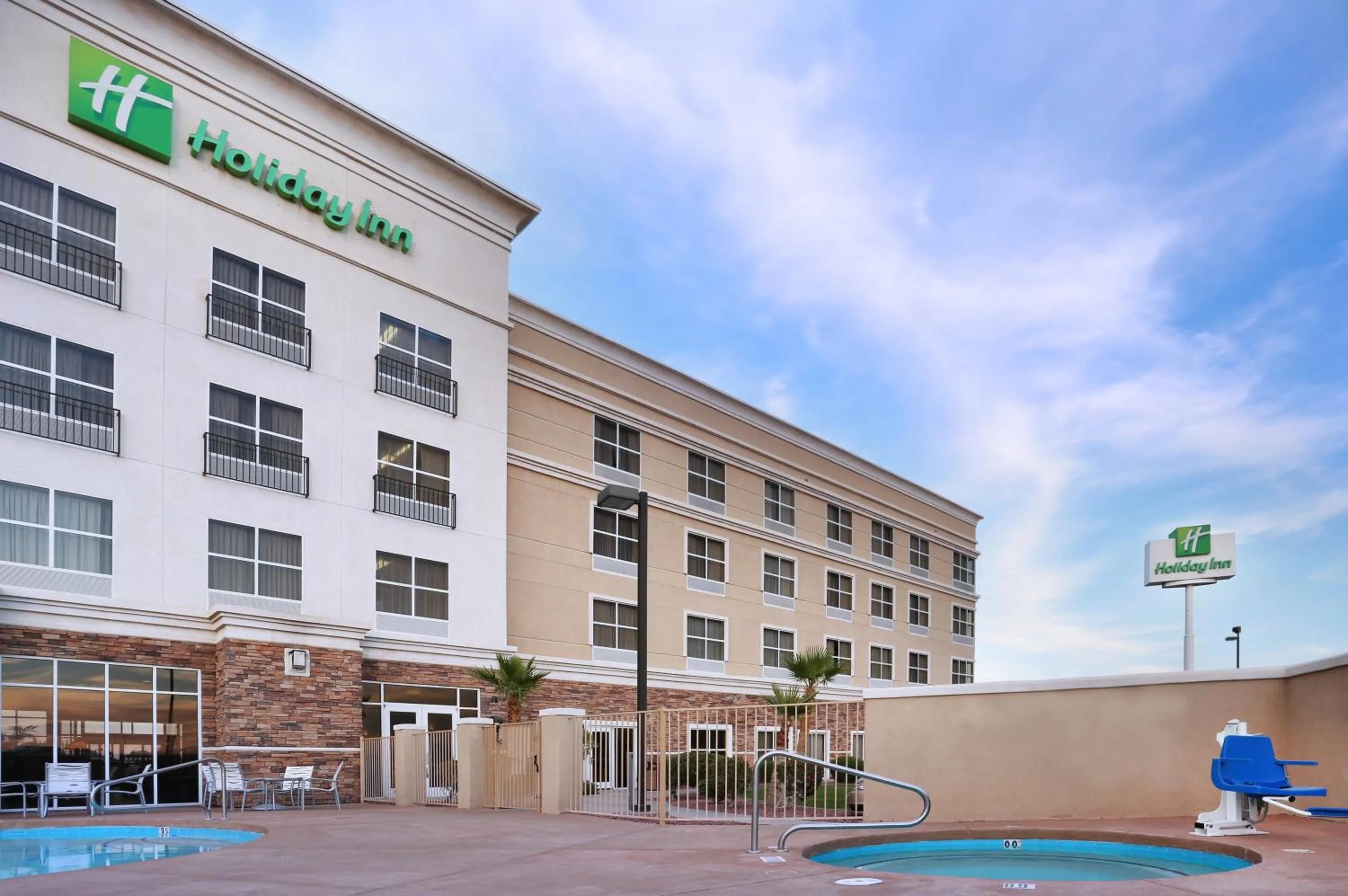 Property building in Holiday Inn Yuma by IHG