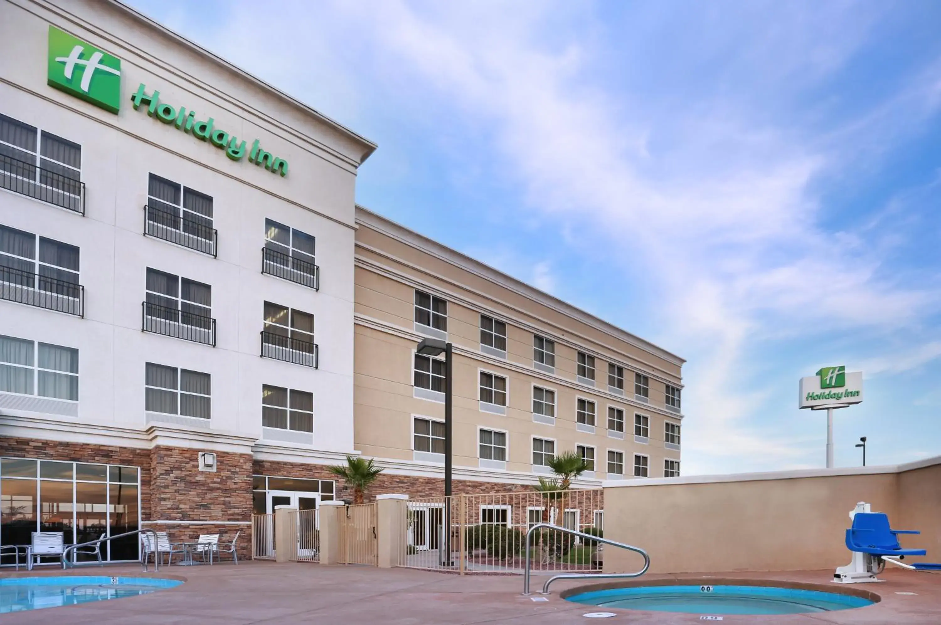 Property building in Holiday Inn Yuma by IHG Property building in Holiday Inn Yuma by IHG