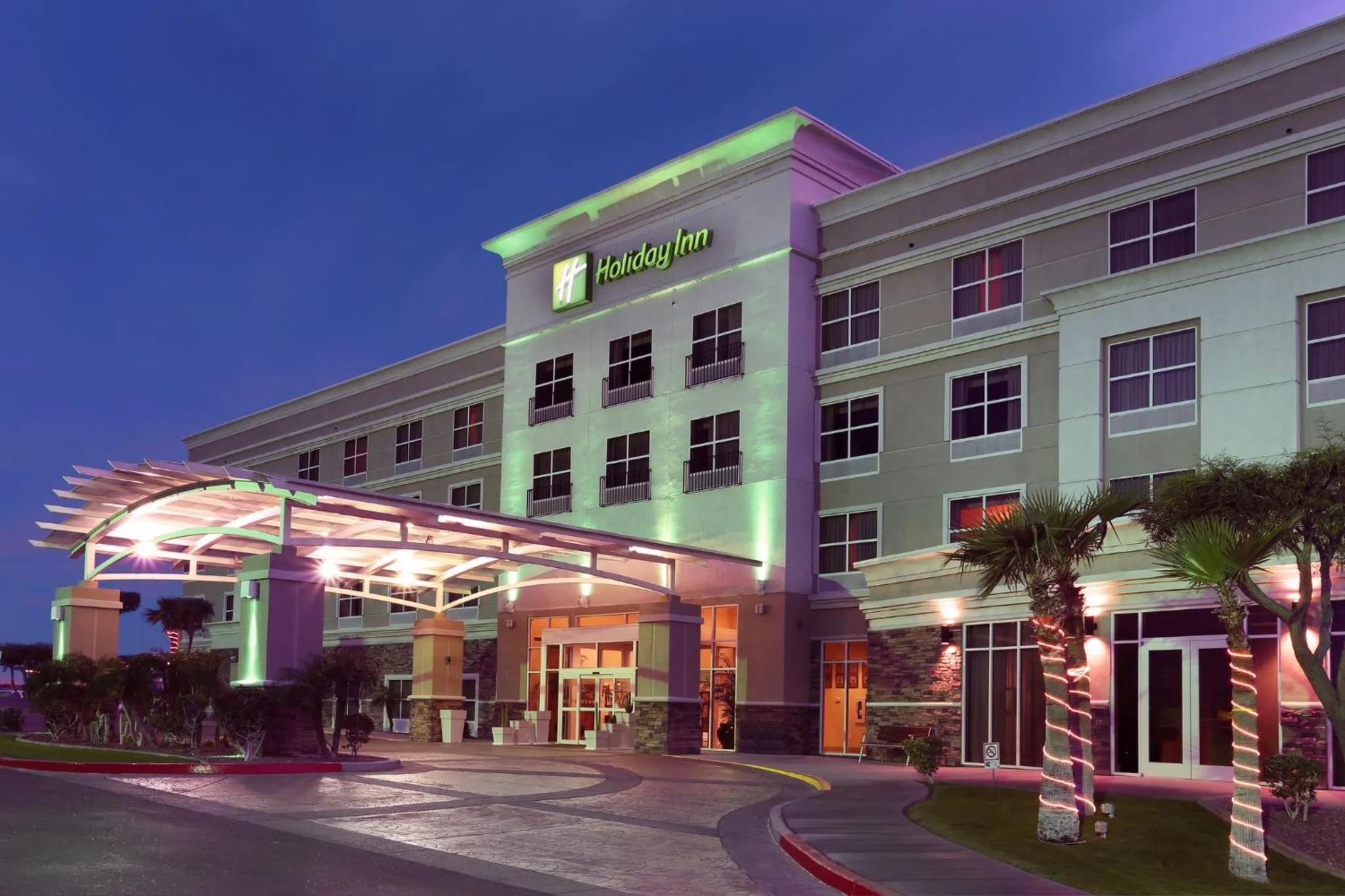 Property building in Holiday Inn Yuma by IHG