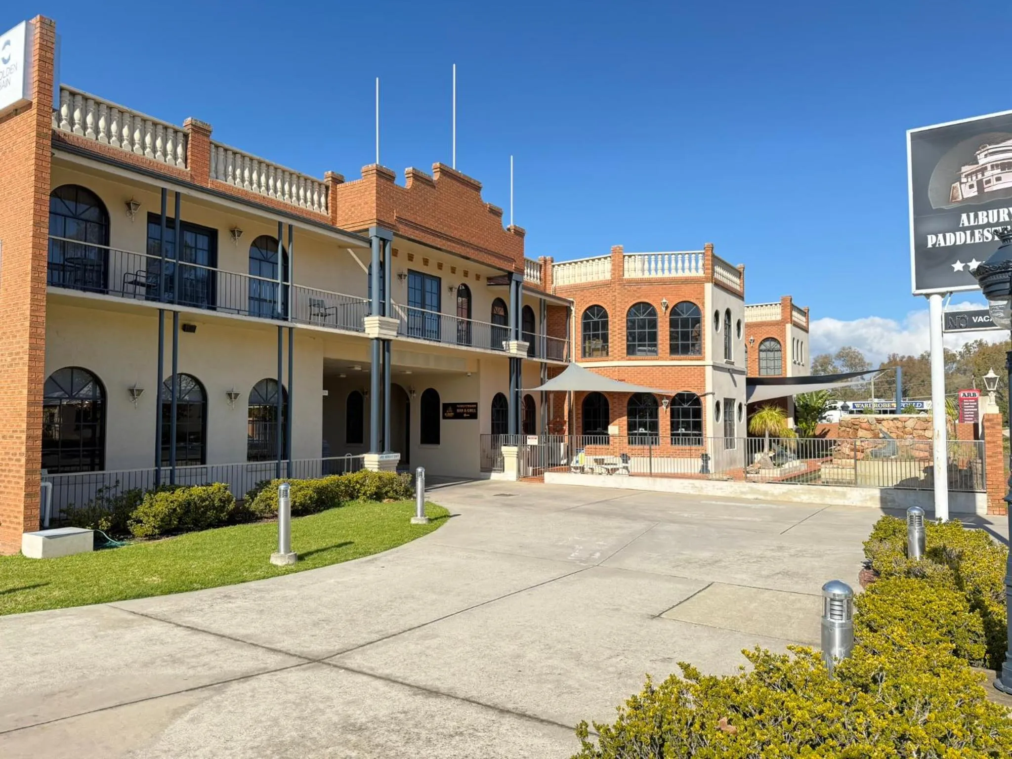 Property building in Albury Paddlesteamer