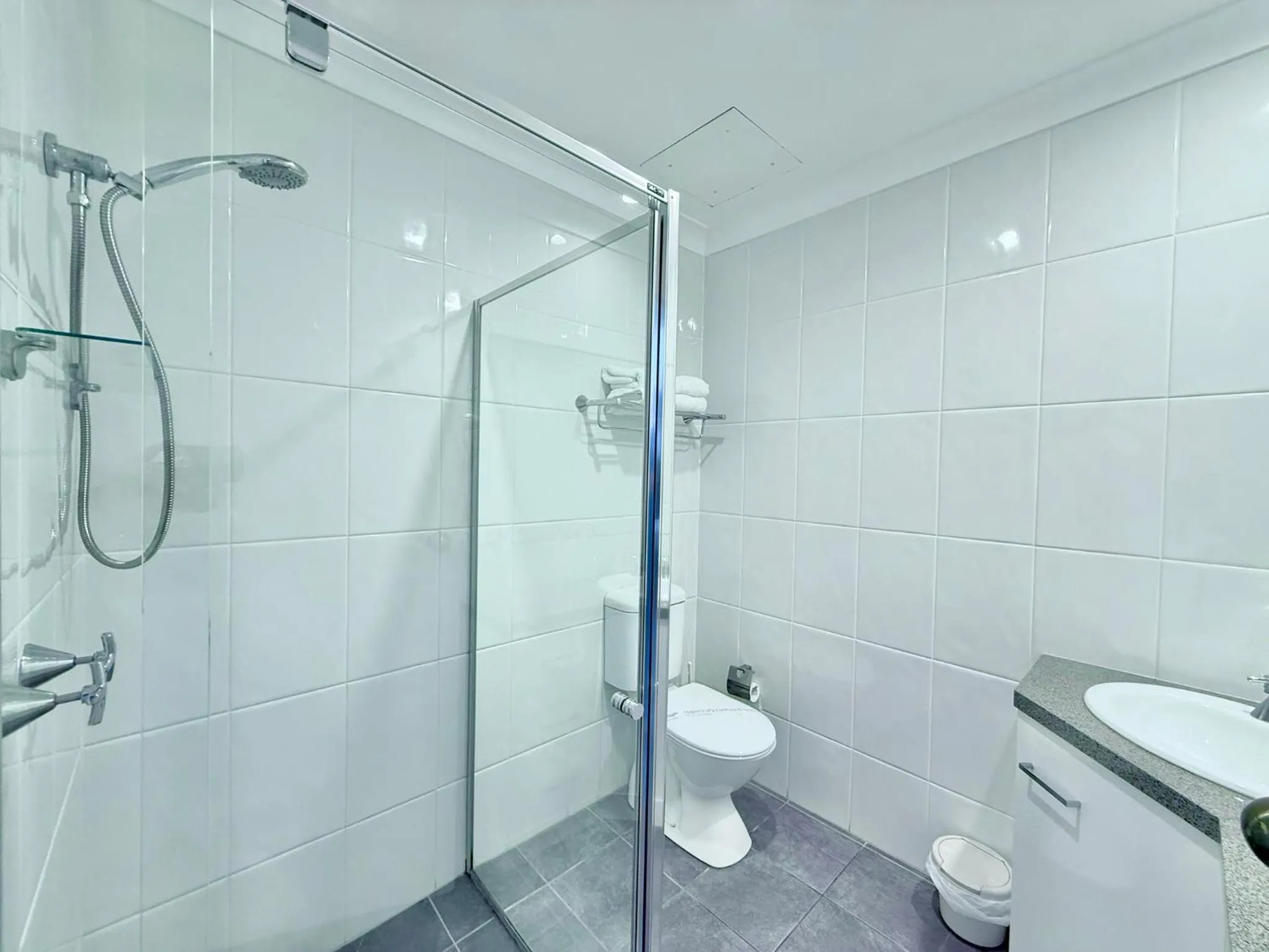 Shower in Albury Paddlesteamer