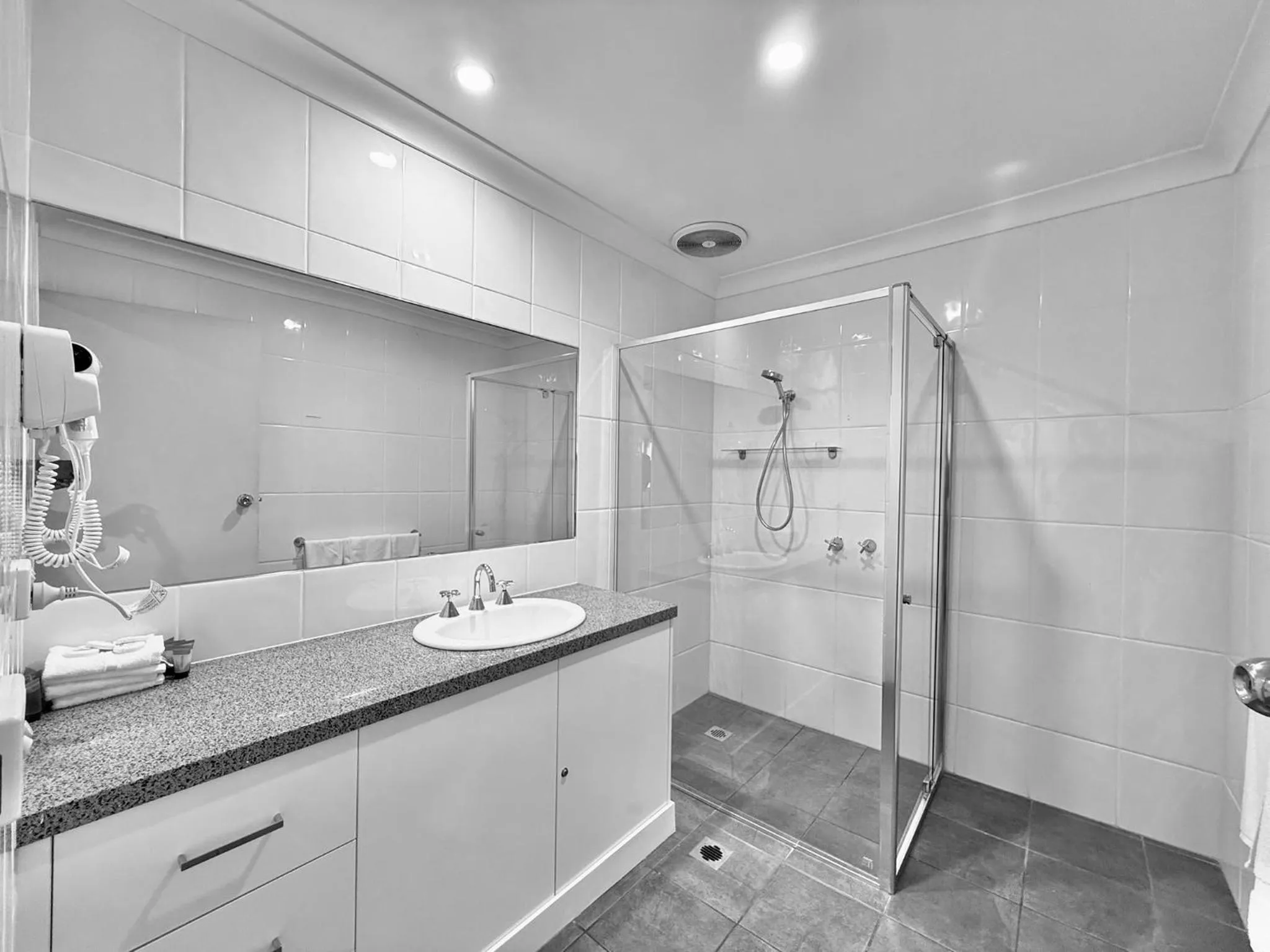 Bathroom in Albury Paddlesteamer