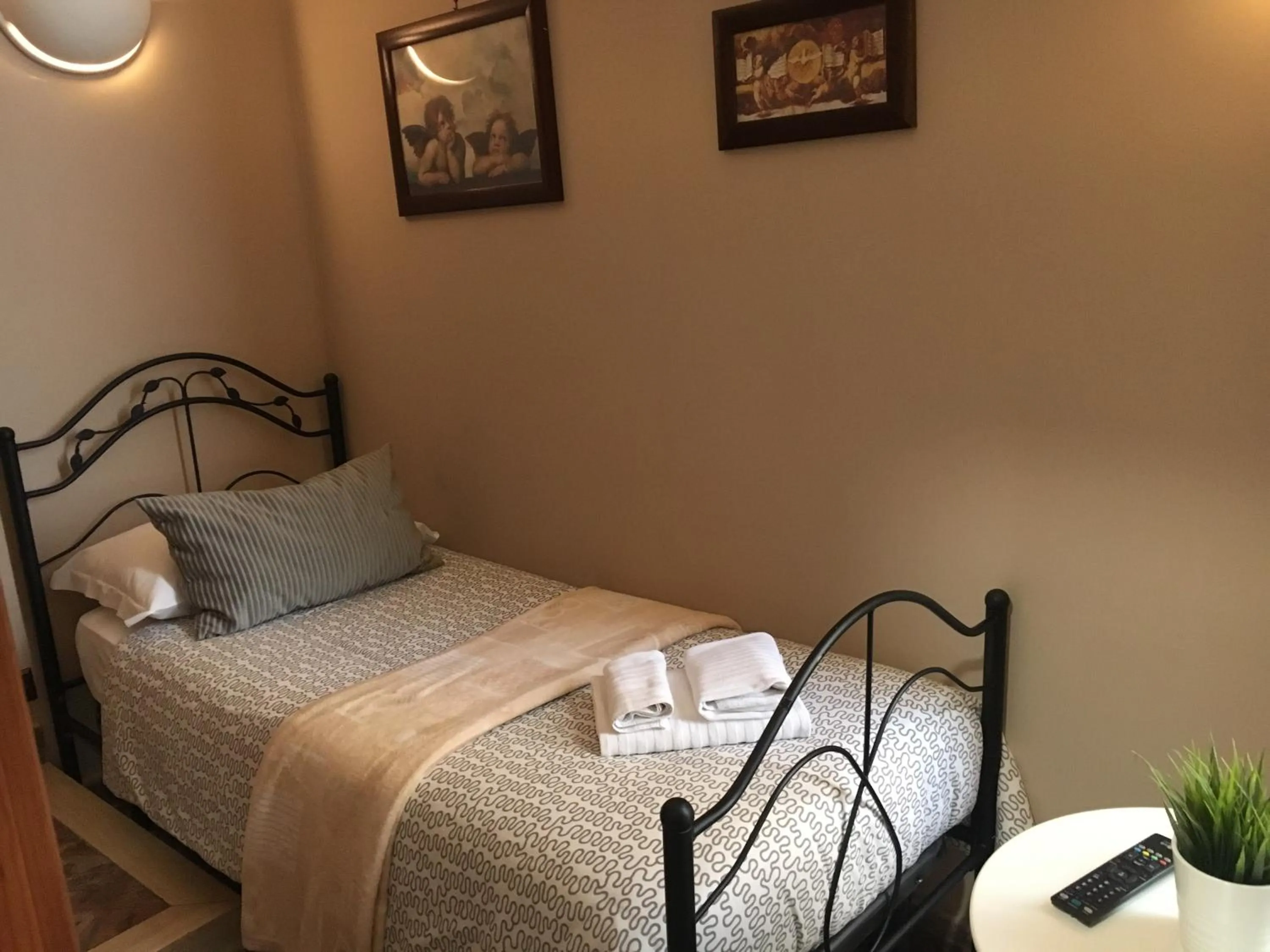 Photo of the whole room, Bed in I Visconti