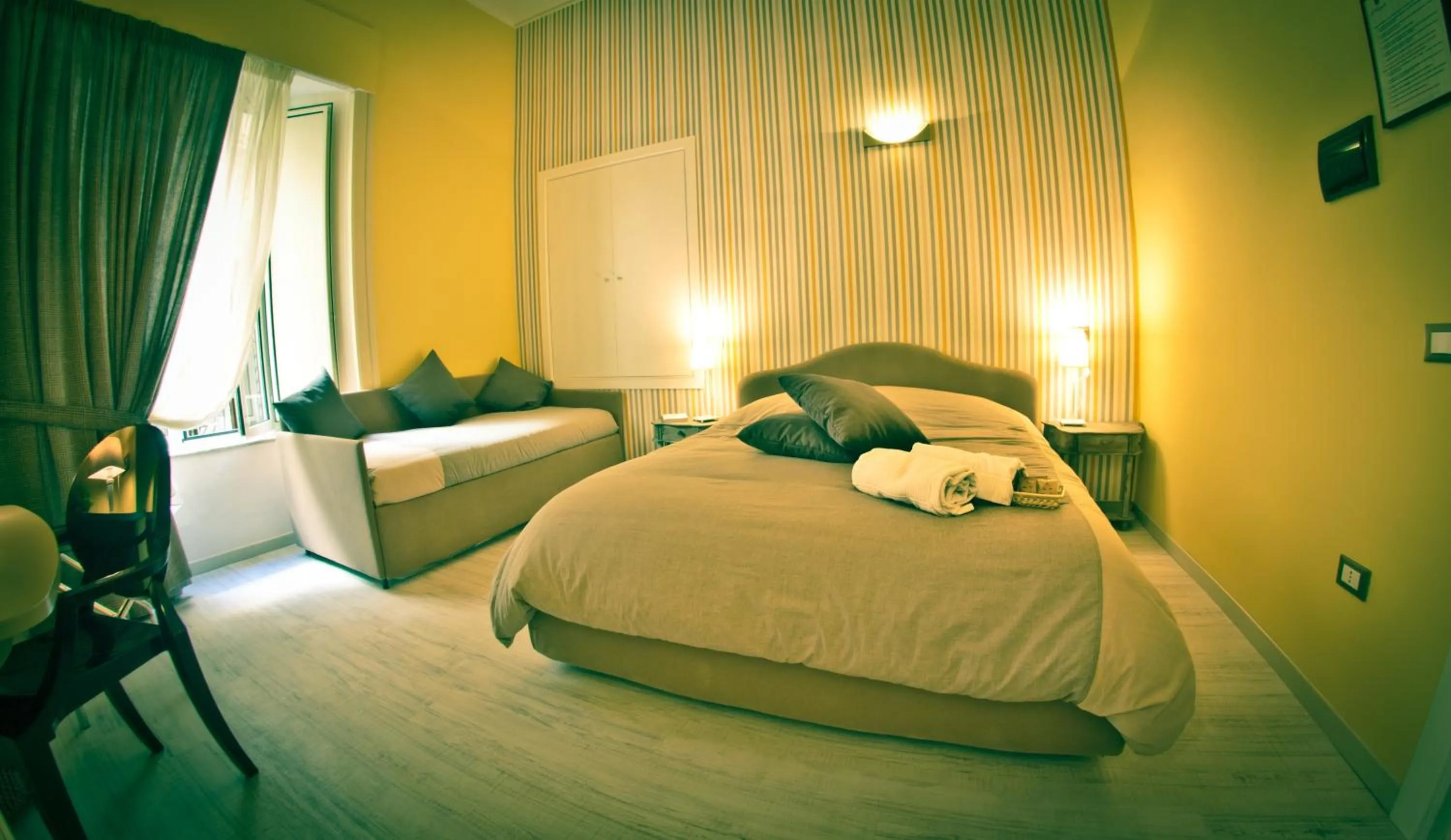 Photo of the whole room, Bed in I Visconti