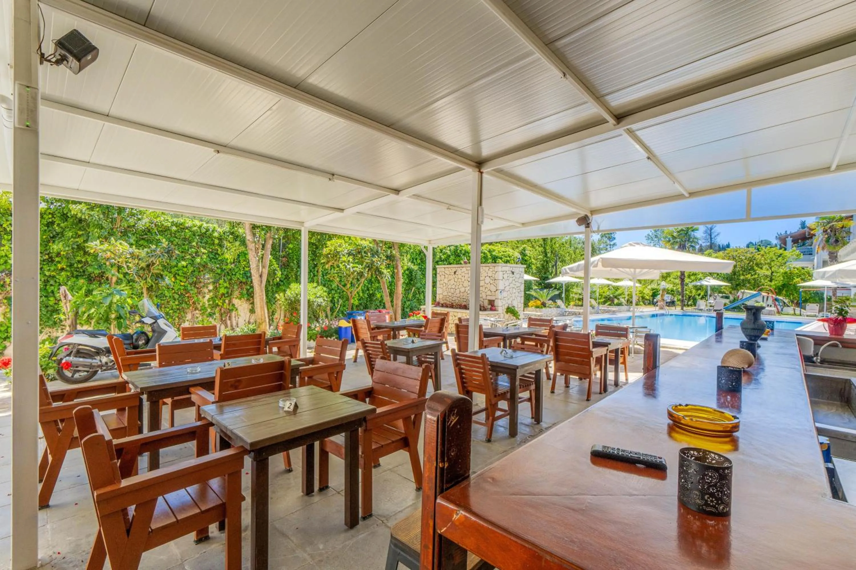 Restaurant/places to eat in Angela Hotel & Apartments