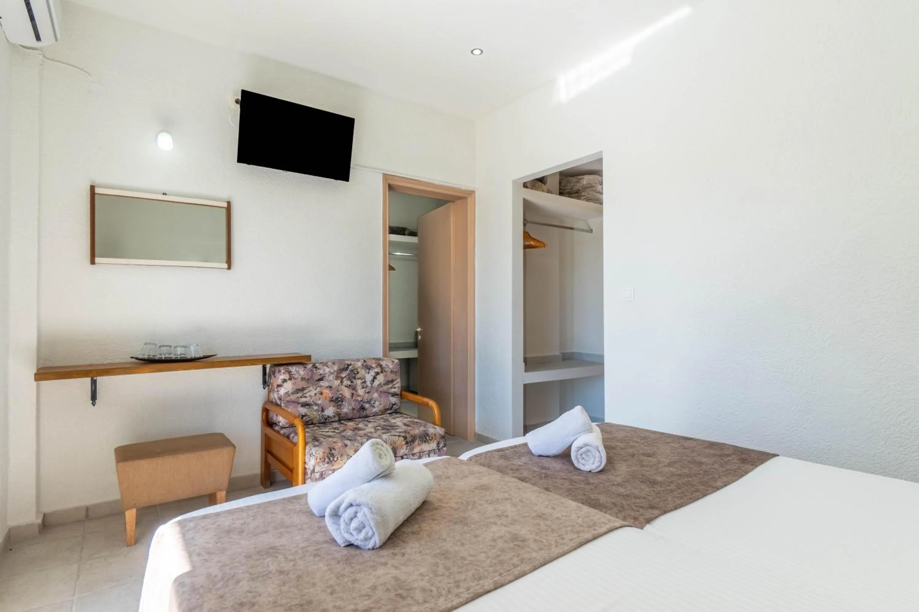 Photo of the whole room, Bed in Angela Hotel & Apartments