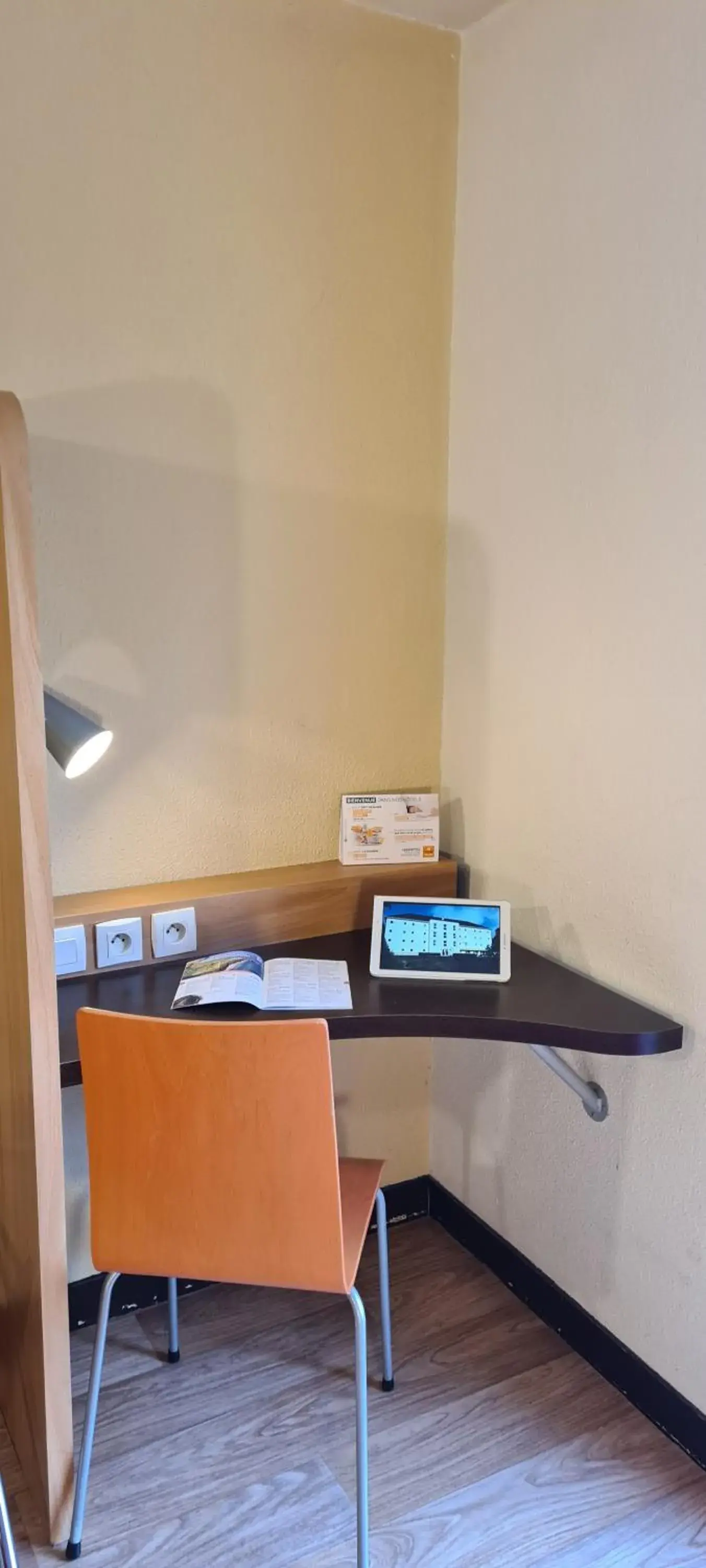 Triple Room (1 Double Bed + 1 Single Bed) in Premiere Classe Bayeux Triple Room (1 Double Bed + 1 Single Bed) in Premiere Classe Bayeux