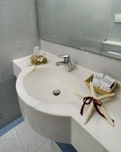 Bathroom in Hotel Alba