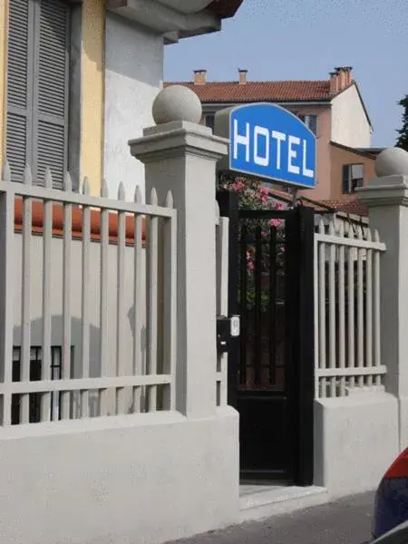 Facade/entrance in Hotel Brenta Milano Facade/entrance in Hotel Brenta Milano