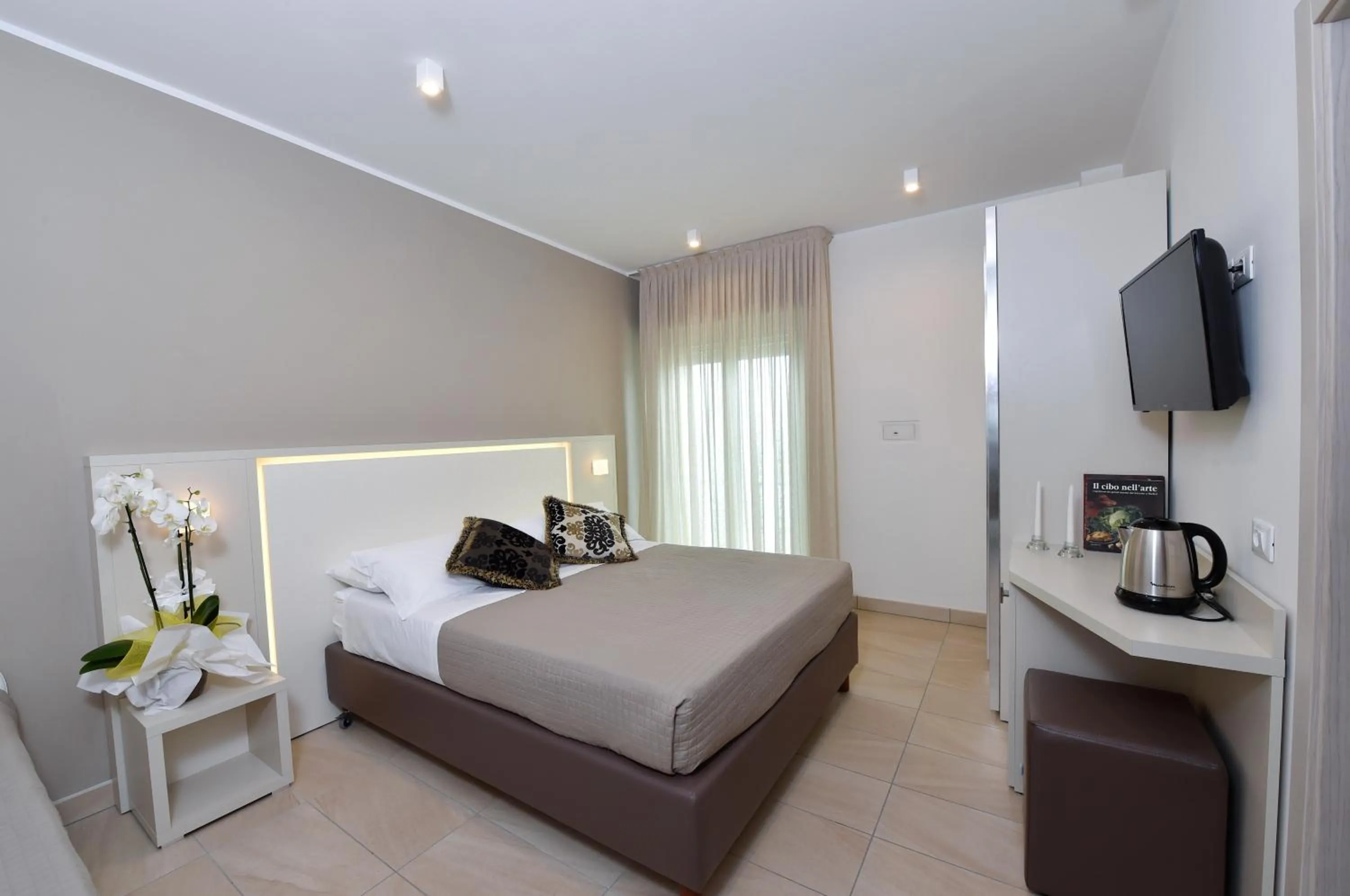 Bedroom, Bed in Hotel Globus