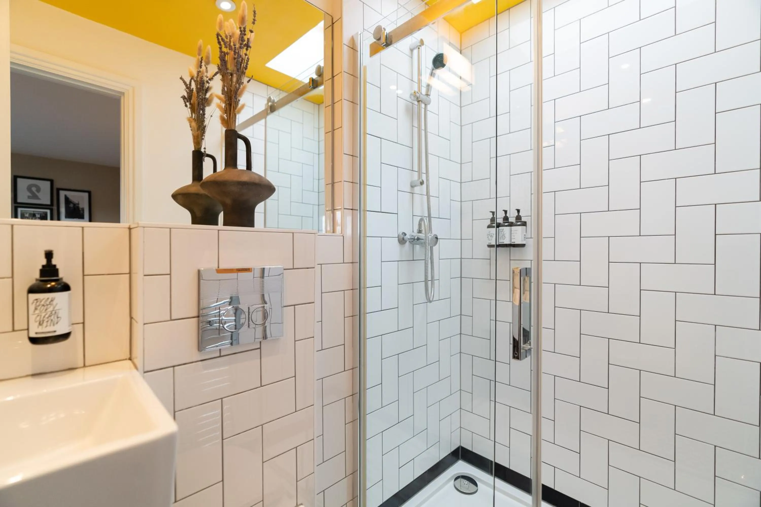 Bathroom in room2 London Hammersmith Townhouse