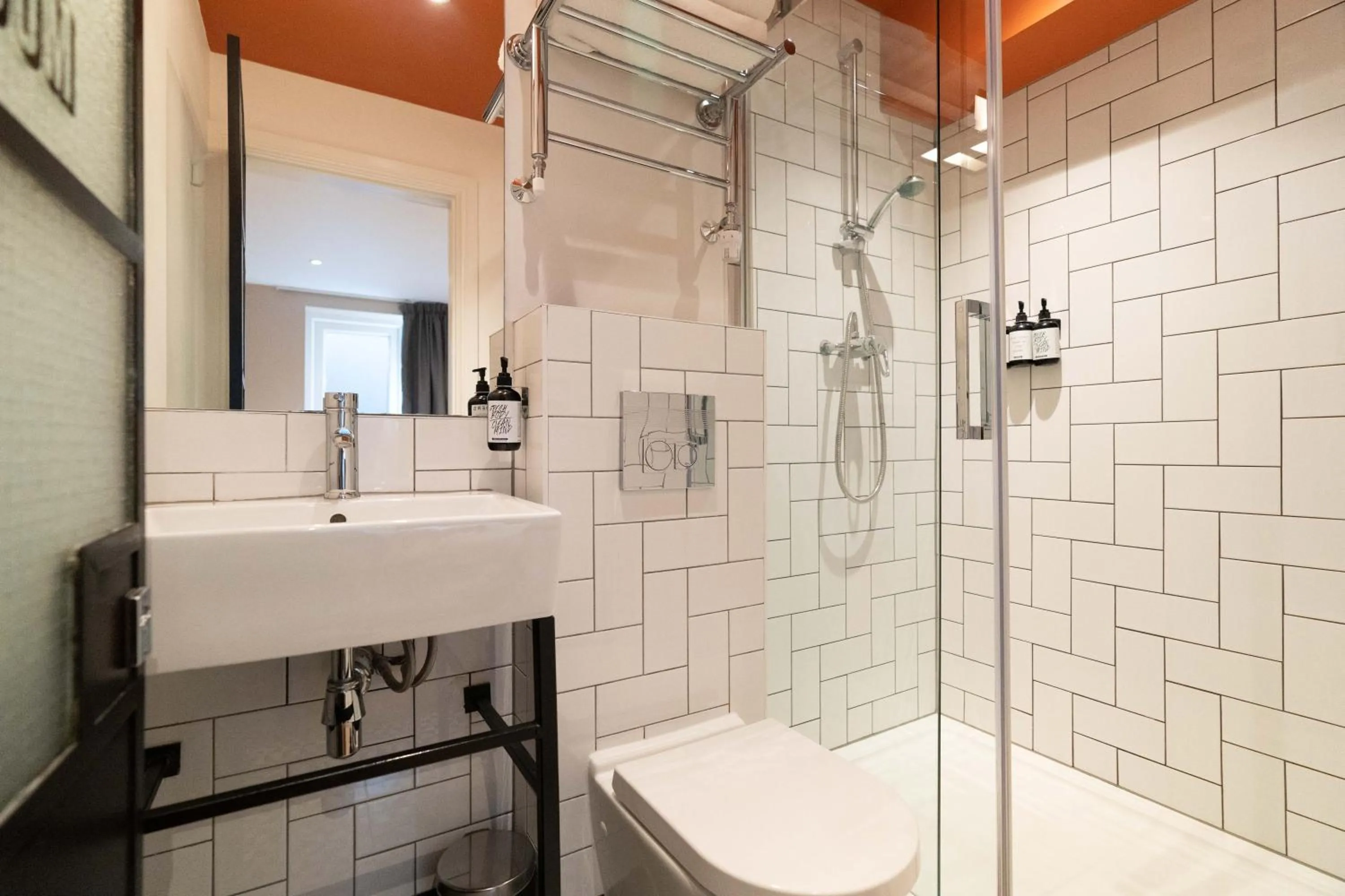 Bathroom in room2 London Hammersmith Townhouse