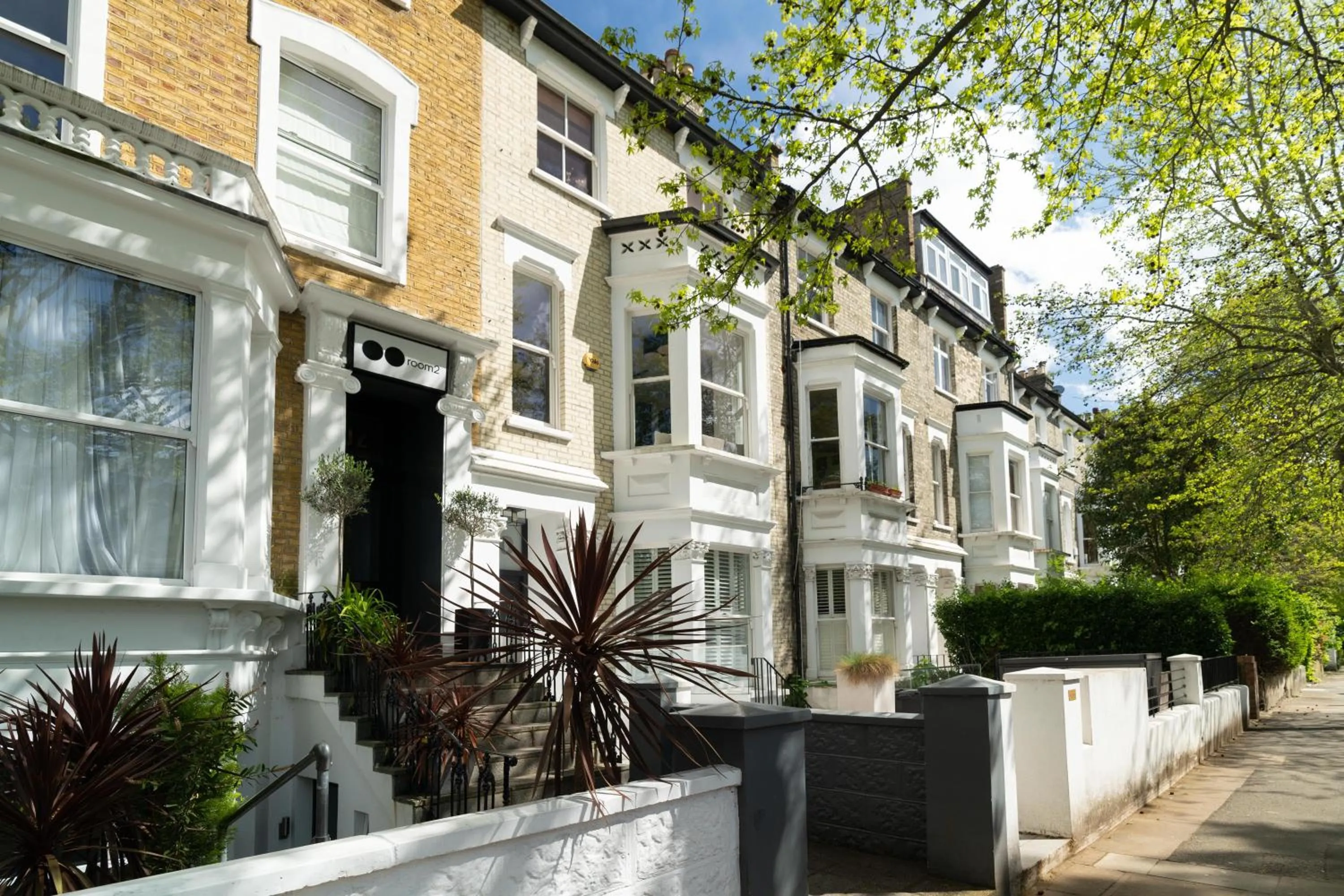 Property building in room2 London Hammersmith Townhouse