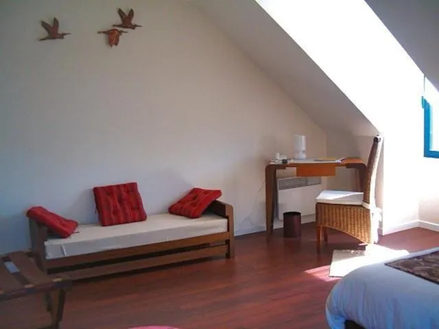 Bedroom in Hôtel Le Chevalier Gambette