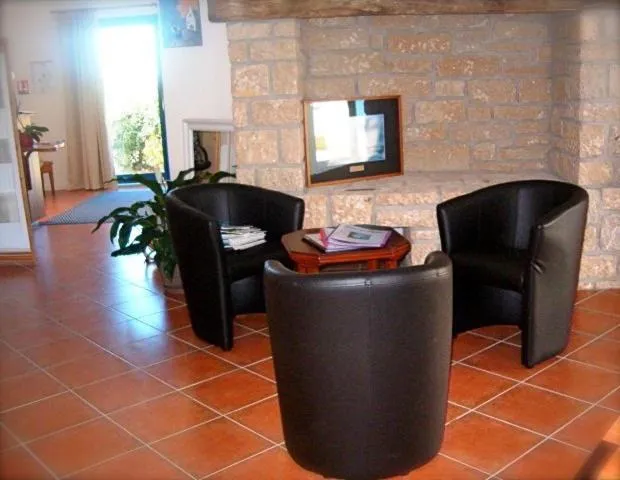 Communal lounge/ TV room in Hôtel Le Chevalier Gambette