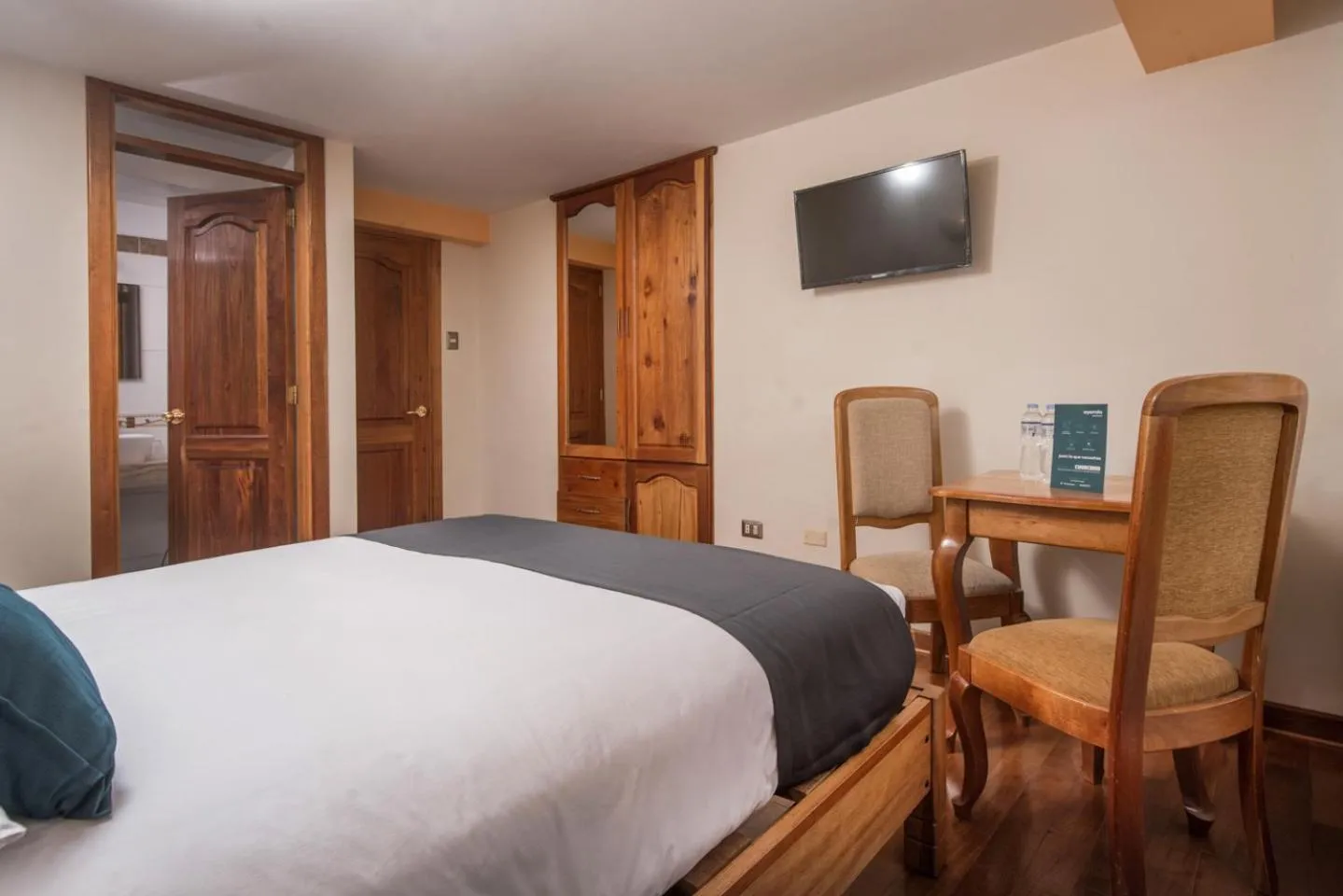 Photo of the whole room, TV/Entertainment Center in Cusco Hotel Cascada del Inka