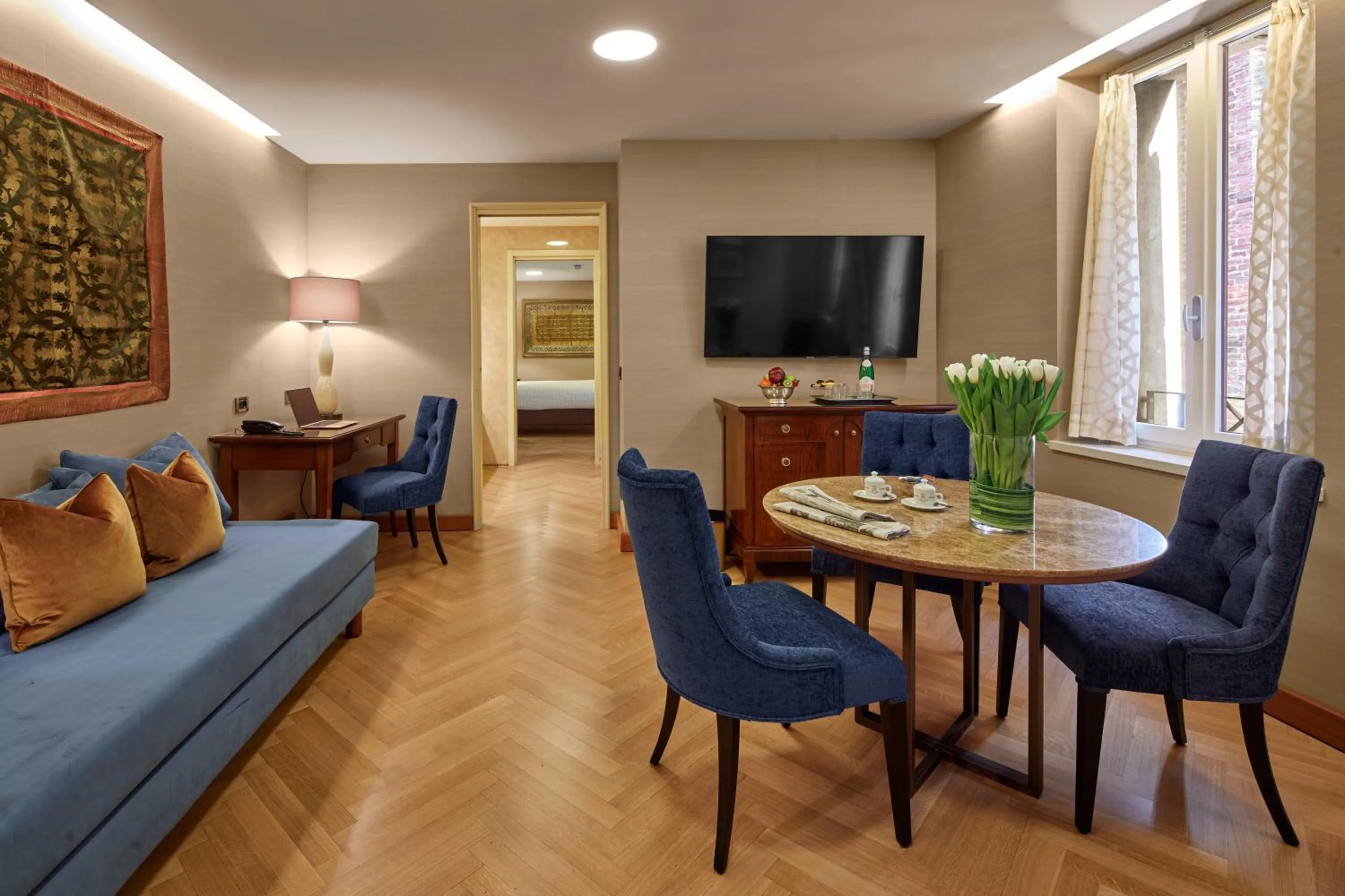 TV and multimedia in Hotel Accademia