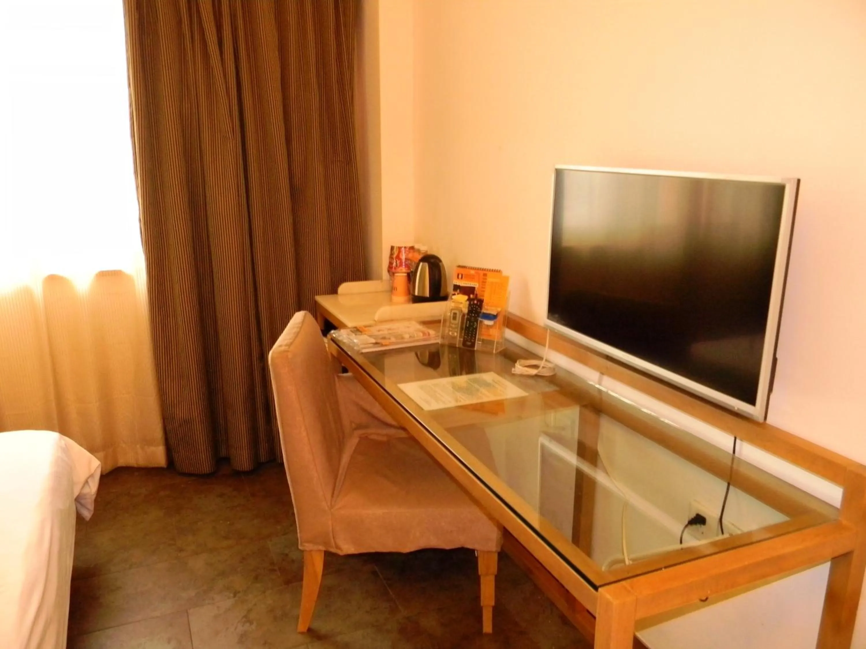 TV and multimedia in Yanjiang East Garden Inn