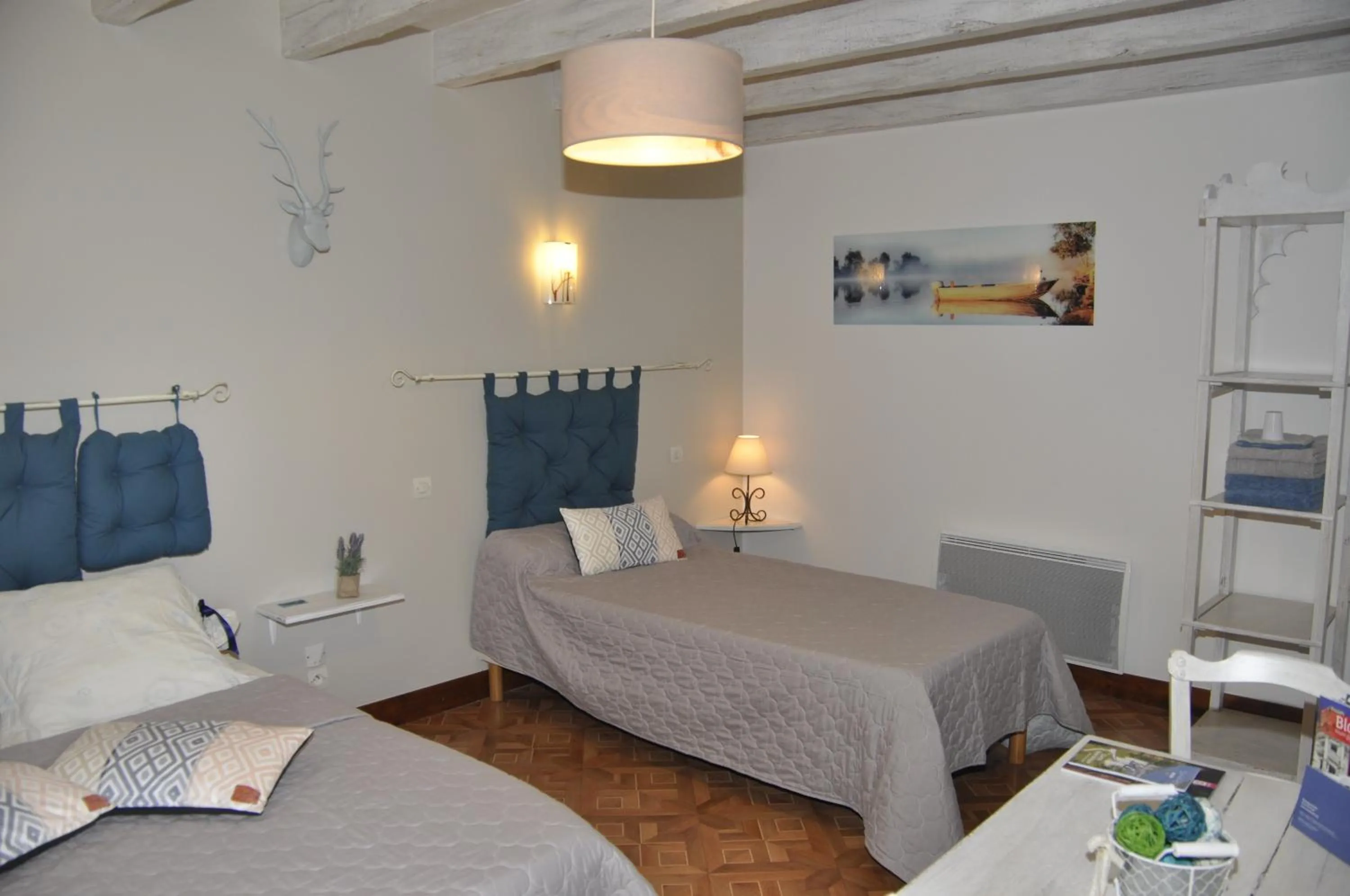 Photo of the whole room, Bed in Les rouches