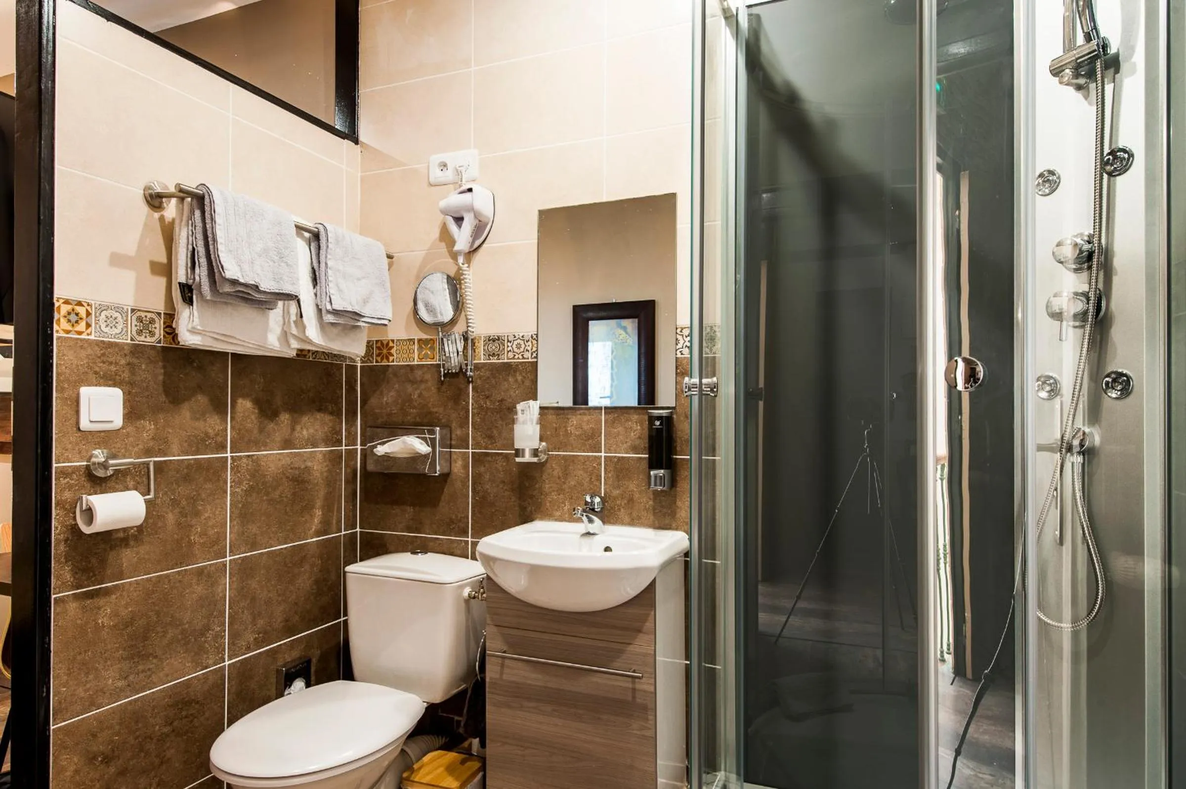 Shower in Hôtel de Charme Le Provence