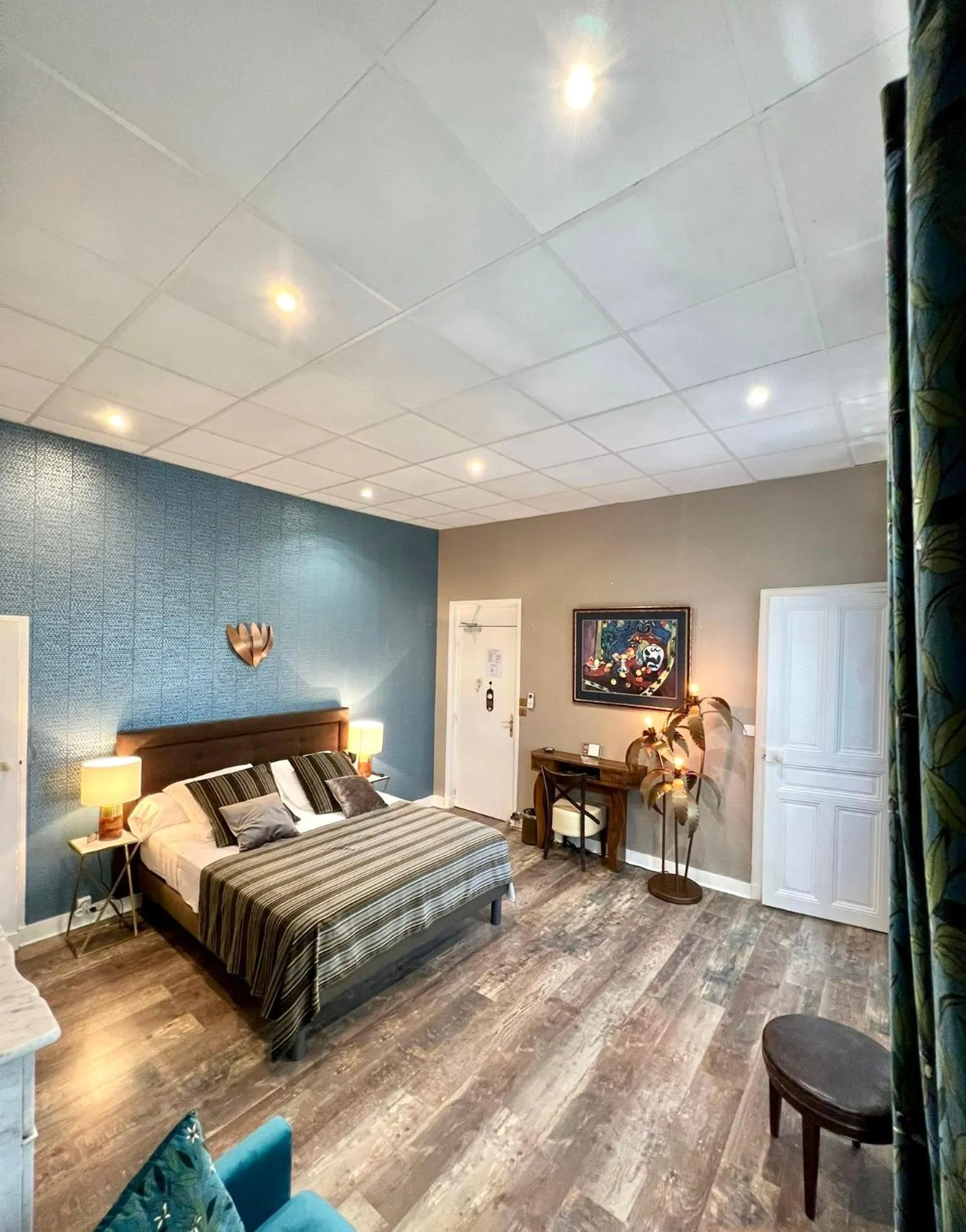 Bed in Hôtel de Charme Le Provence