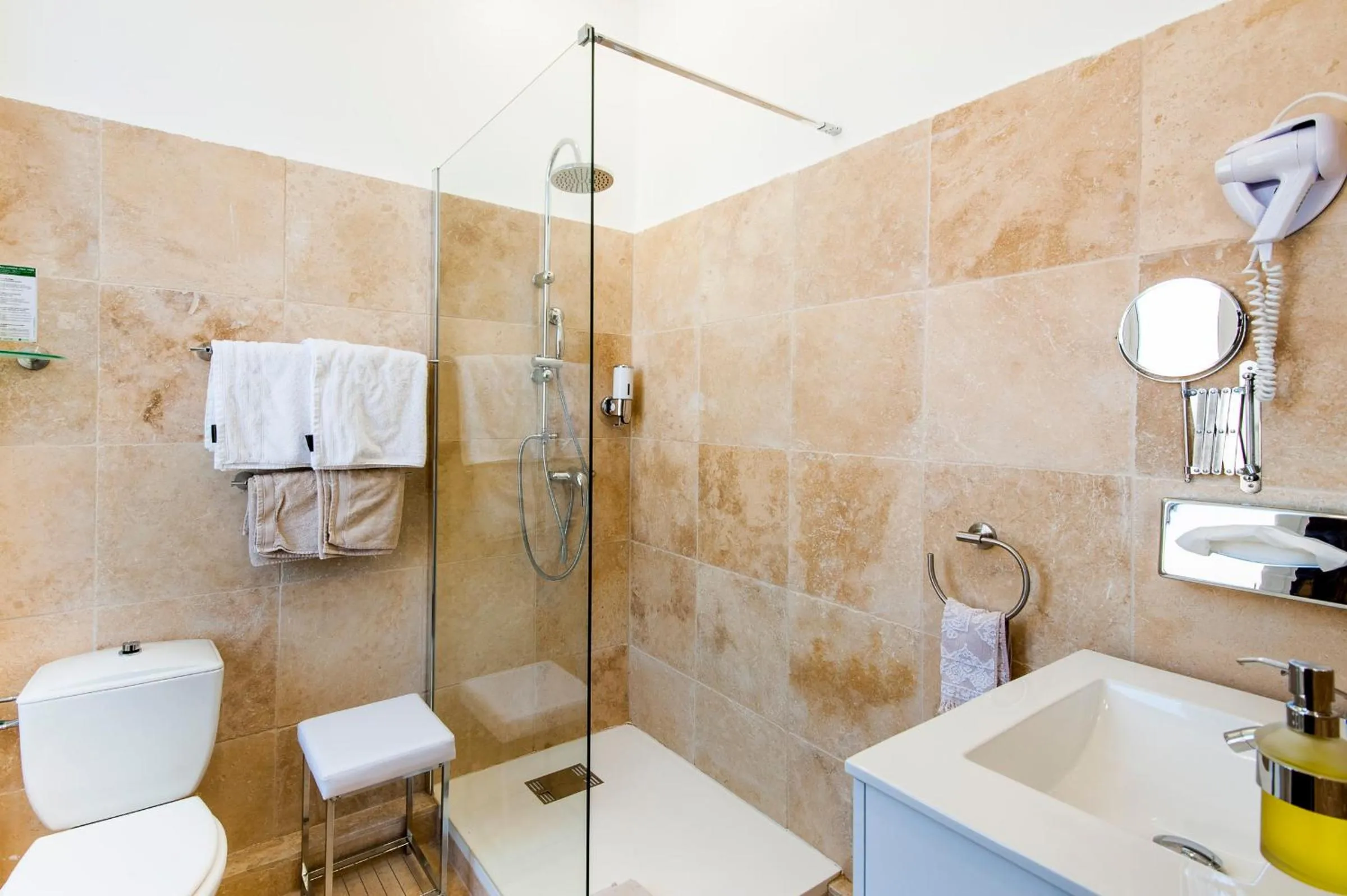 Bathroom in Hôtel de Charme Le Provence