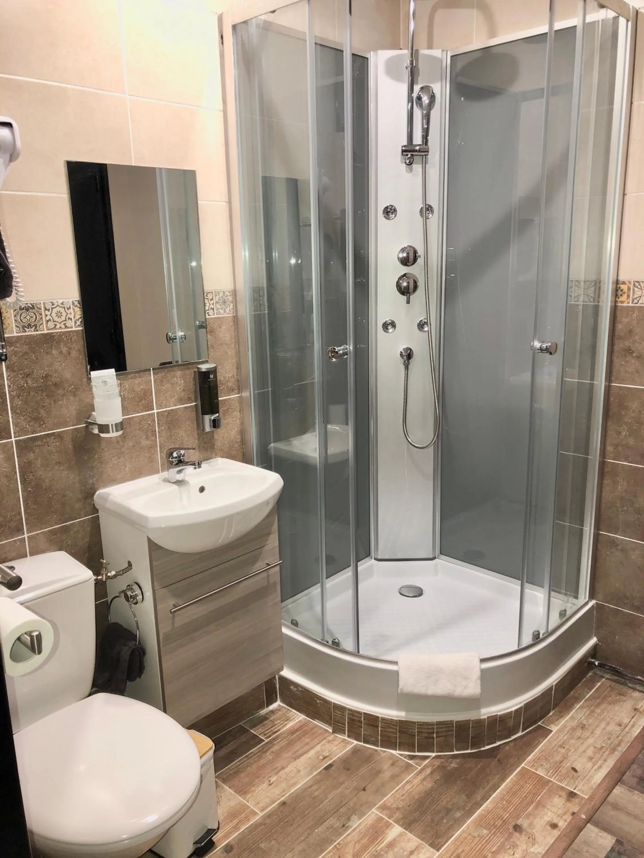 Shower in Hôtel de Charme Le Provence