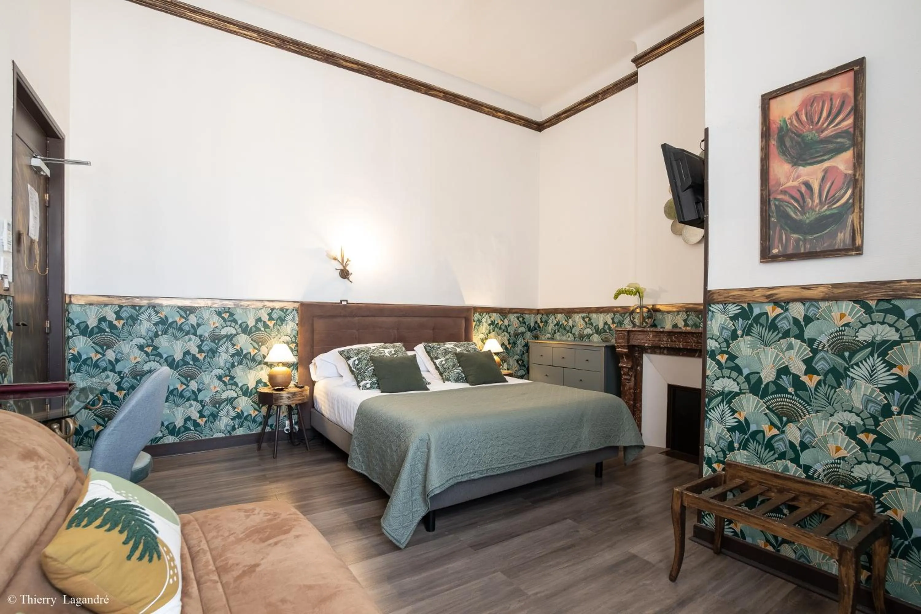 Bed in Hôtel de Charme Le Provence