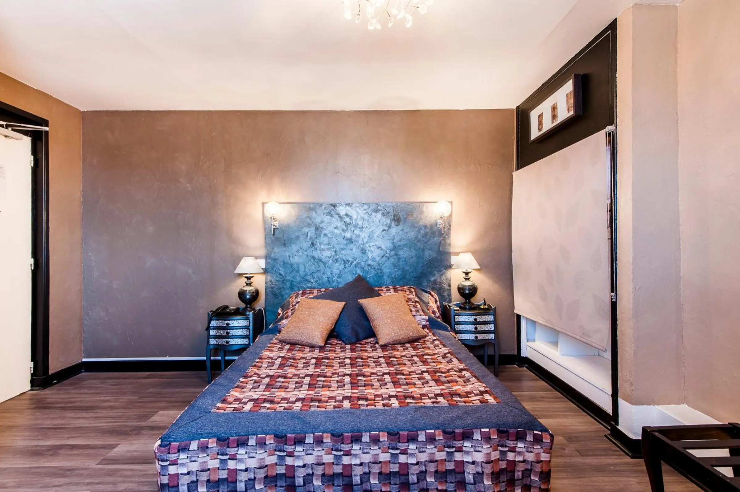 Photo of the whole room, Bed in Hôtel de Charme Le Provence