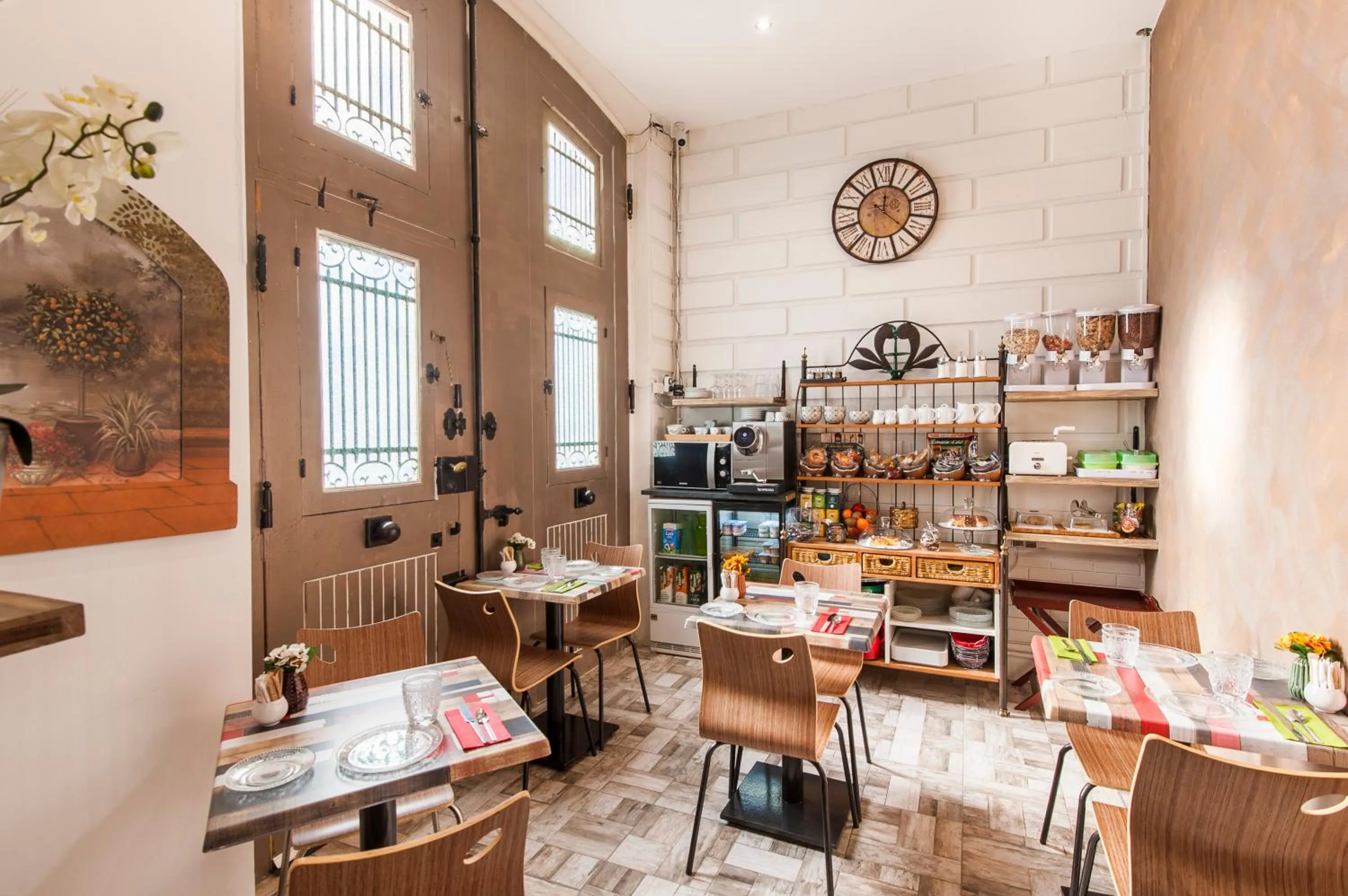 Breakfast in Hôtel de Charme Le Provence