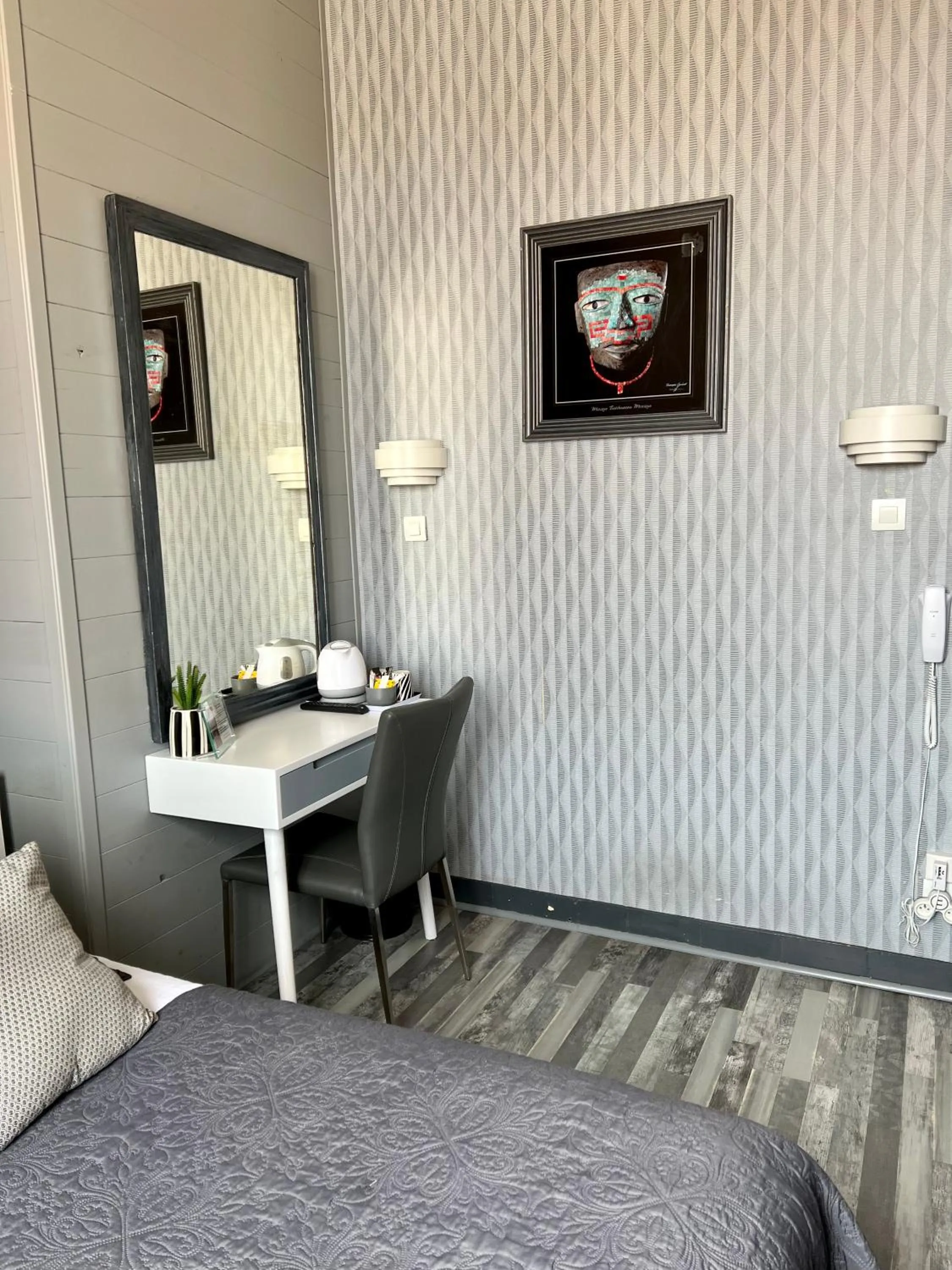 Bed in Hôtel de Charme Le Provence