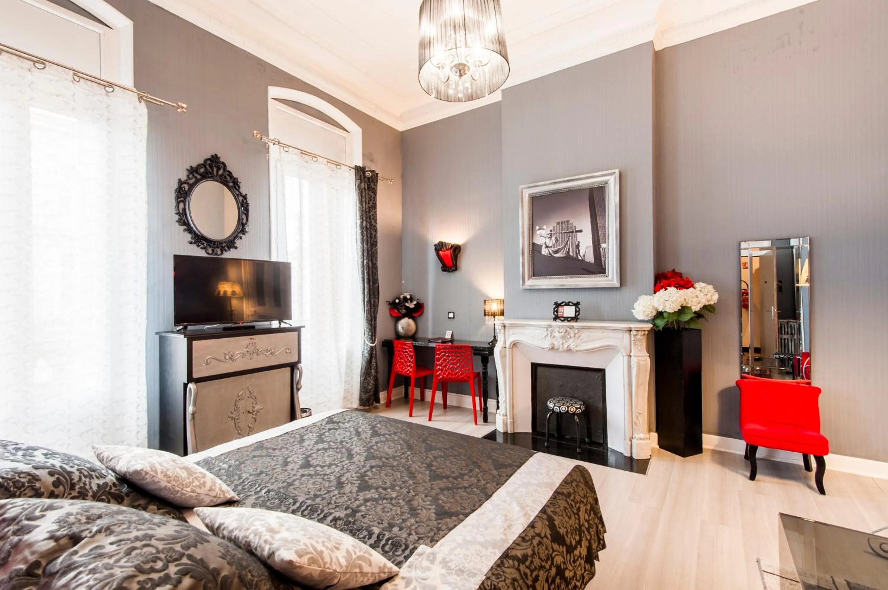 Bed in Hôtel de Charme Le Provence