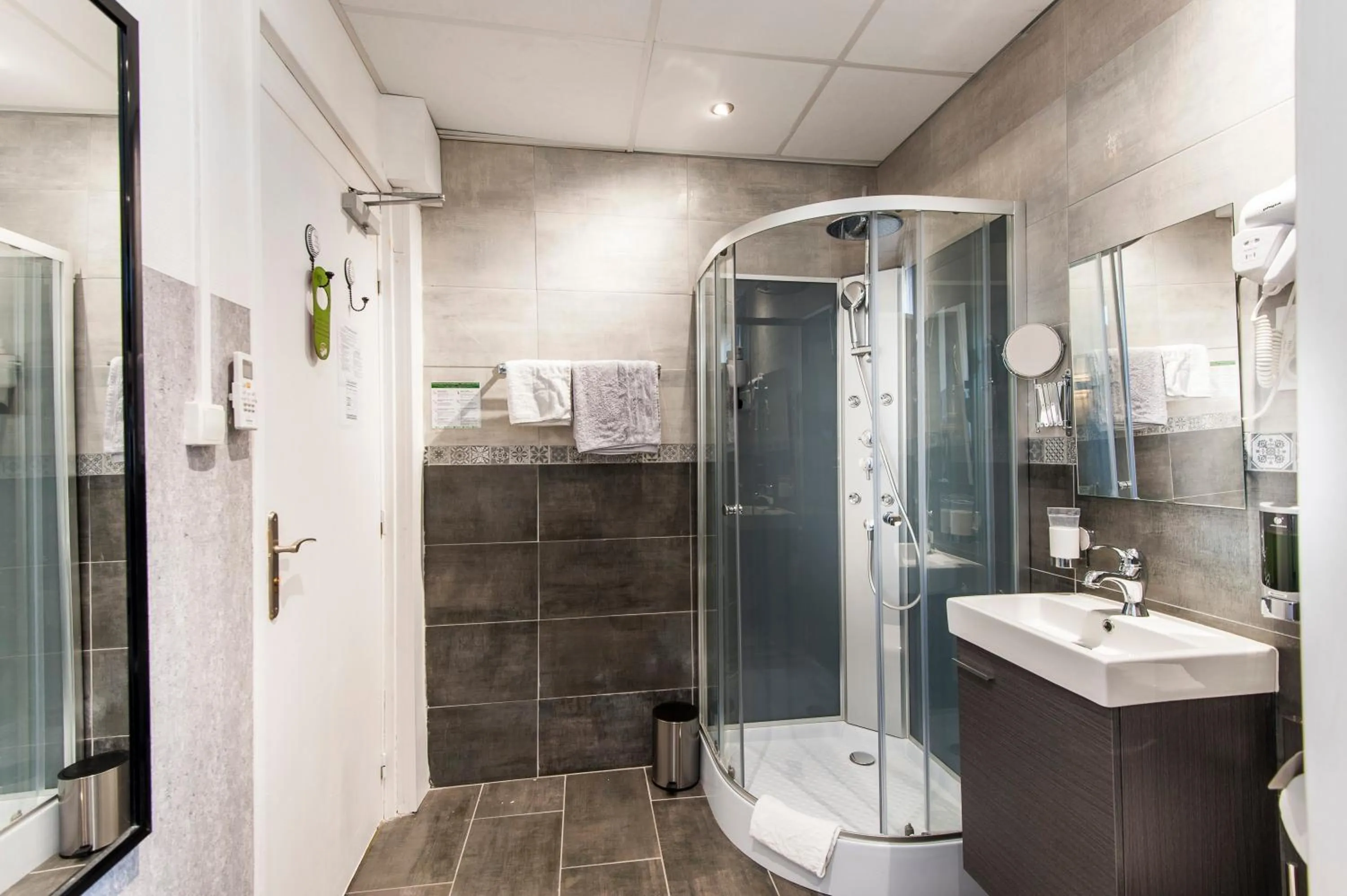 Bathroom in Hôtel de Charme Le Provence