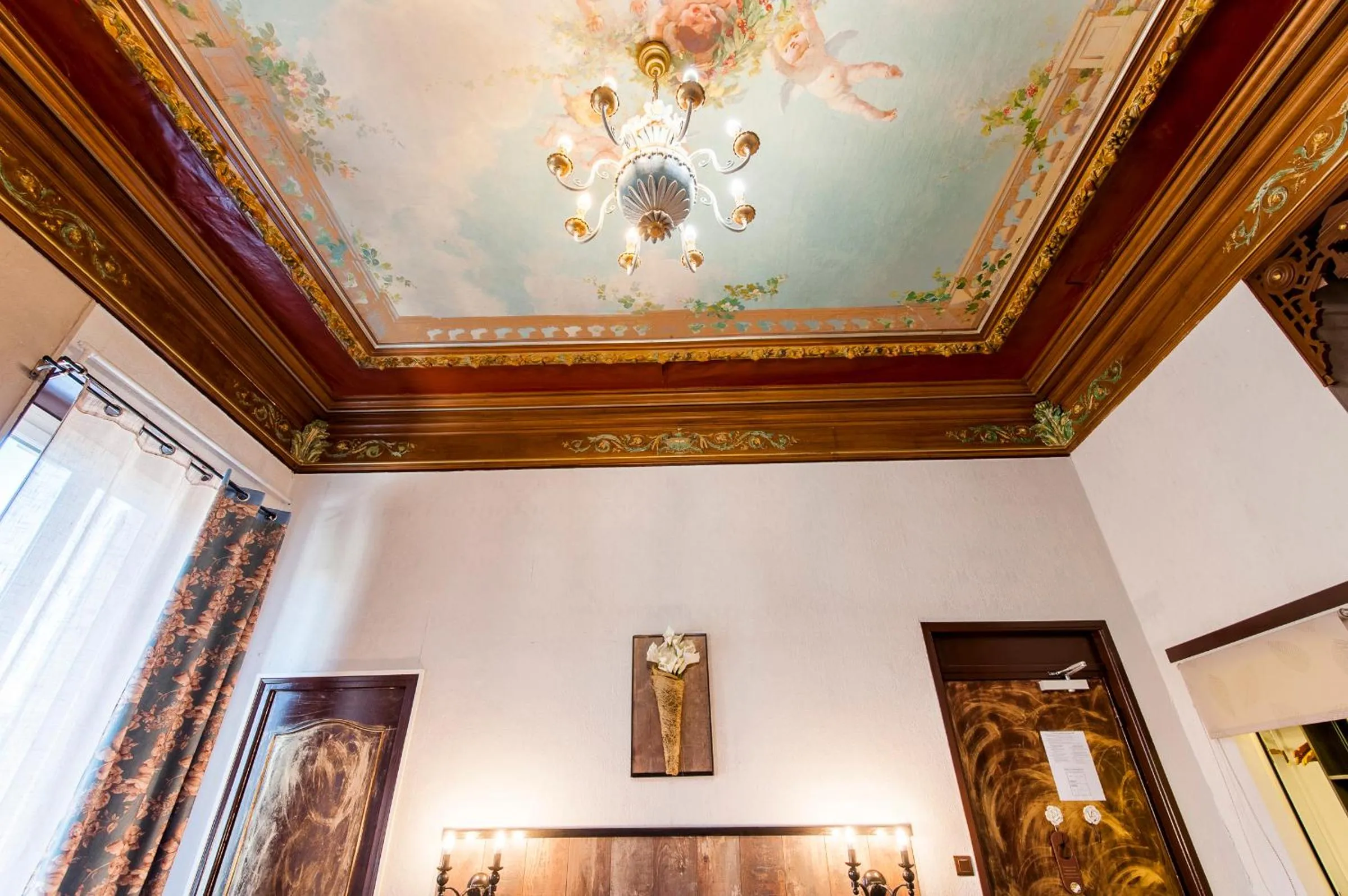 Decorative detail in Hôtel de Charme Le Provence