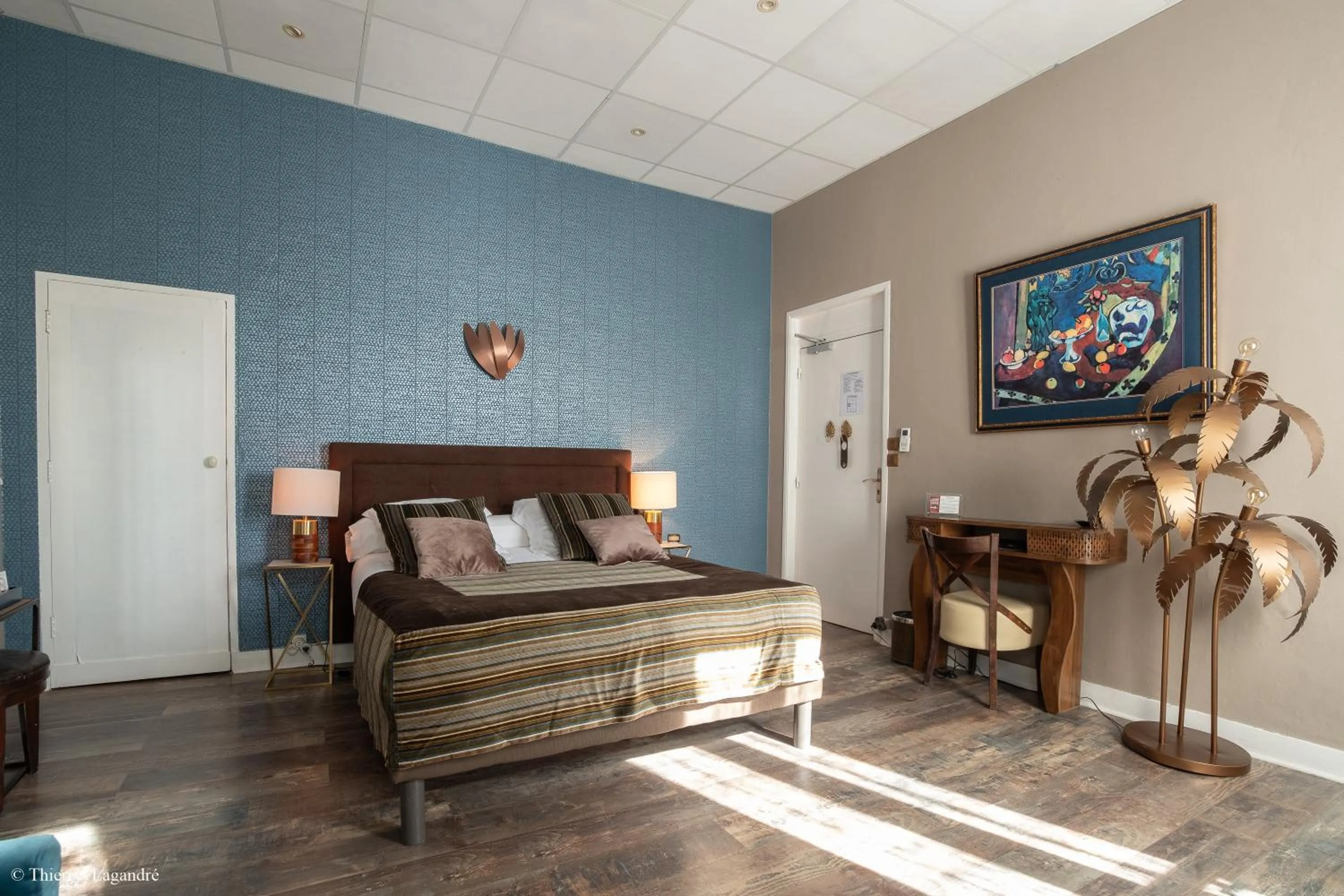 Bed in Hôtel de Charme Le Provence