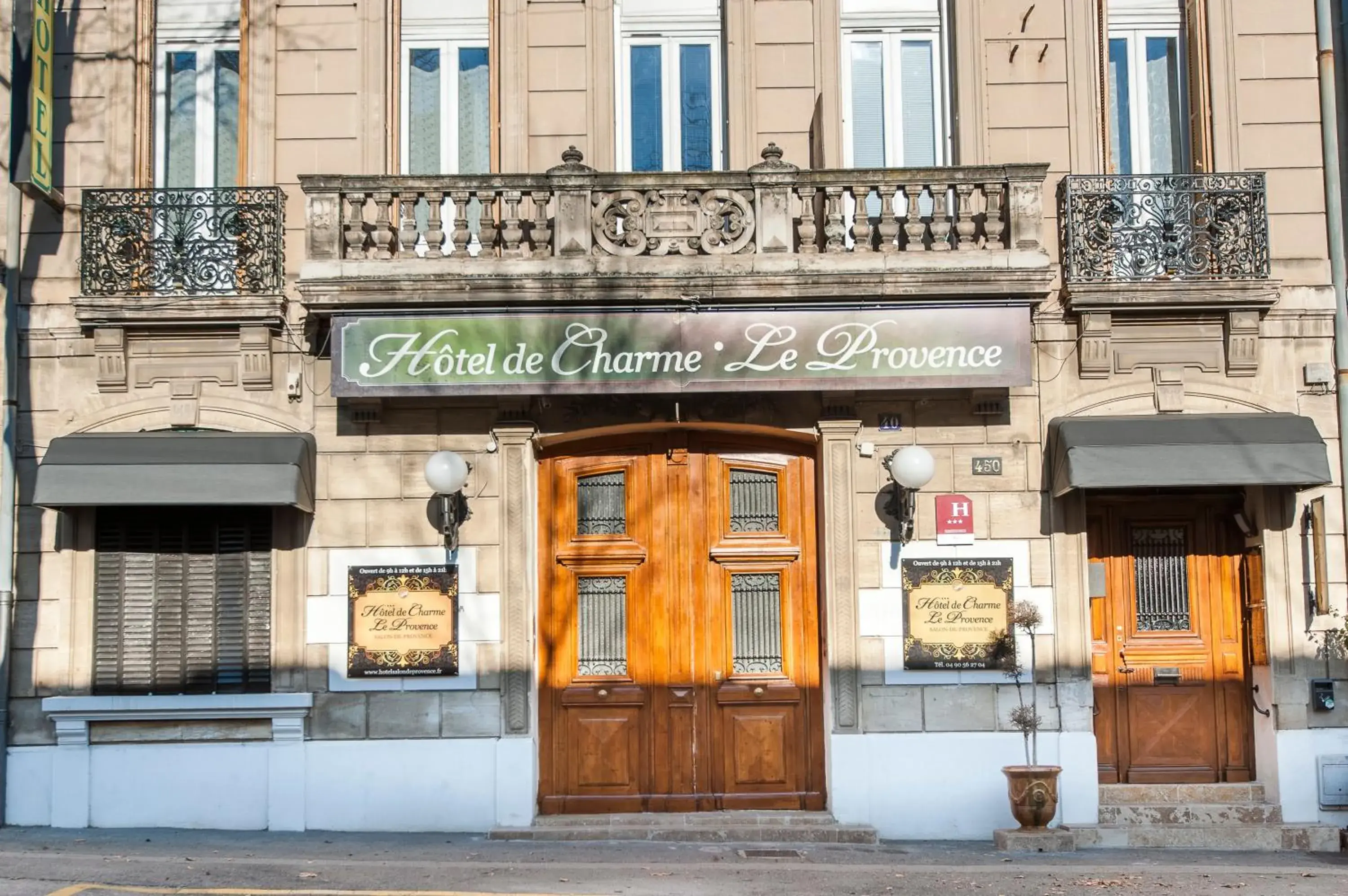Property building in Hôtel de Charme Le Provence Property building in Hôtel de Charme Le Provence