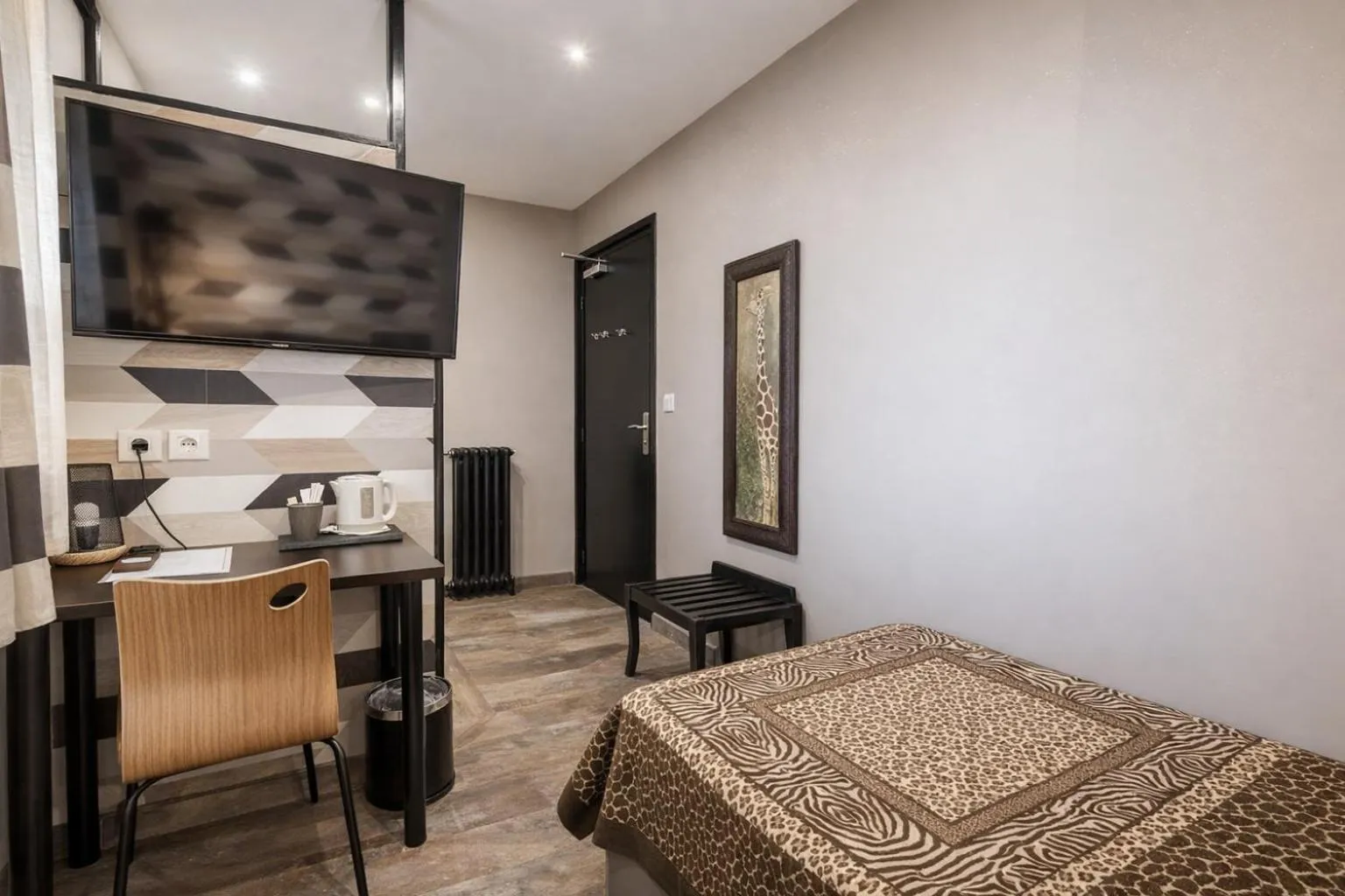 Bed in Hôtel de Charme Le Provence