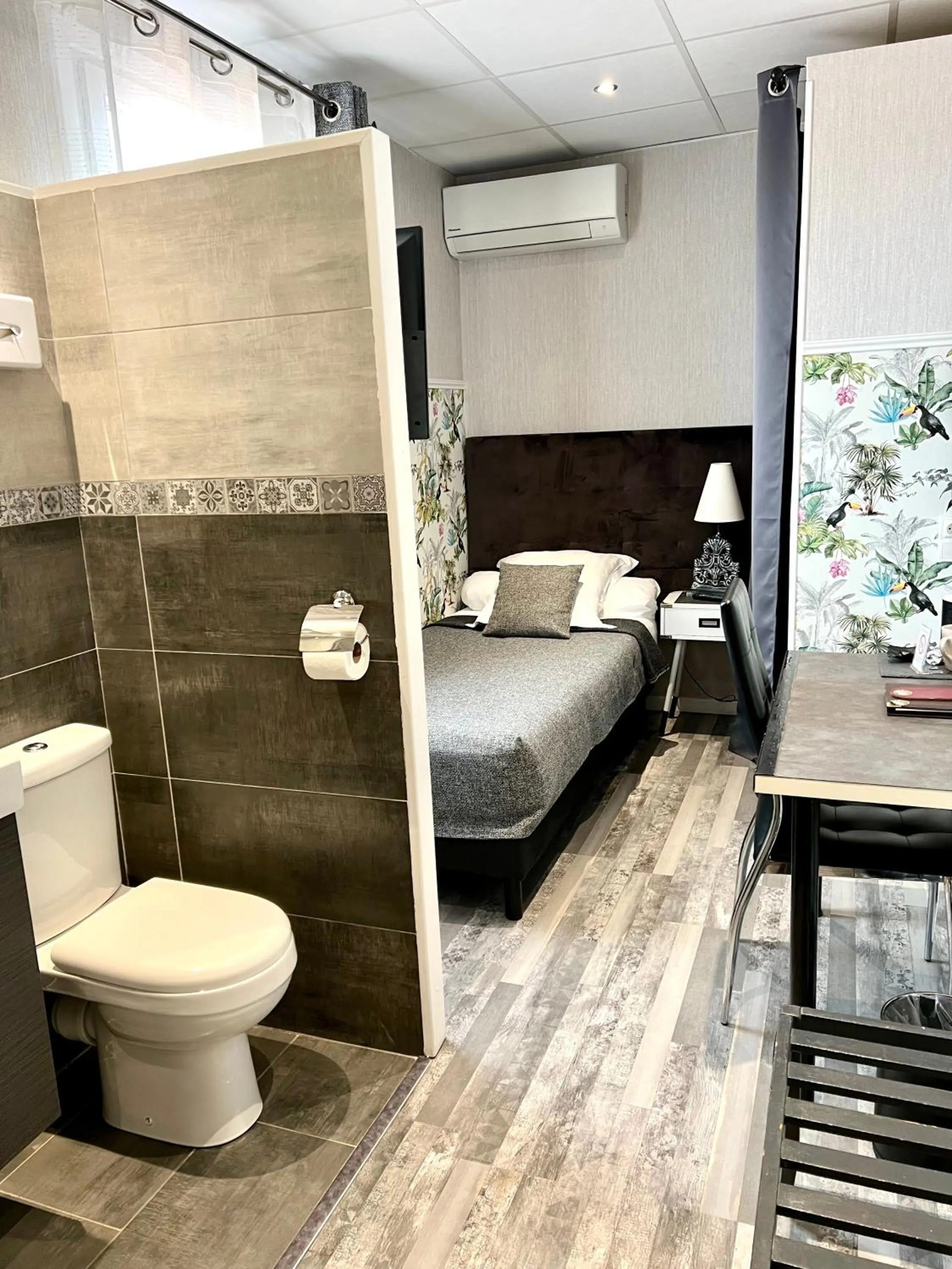 Bed in Hôtel de Charme Le Provence