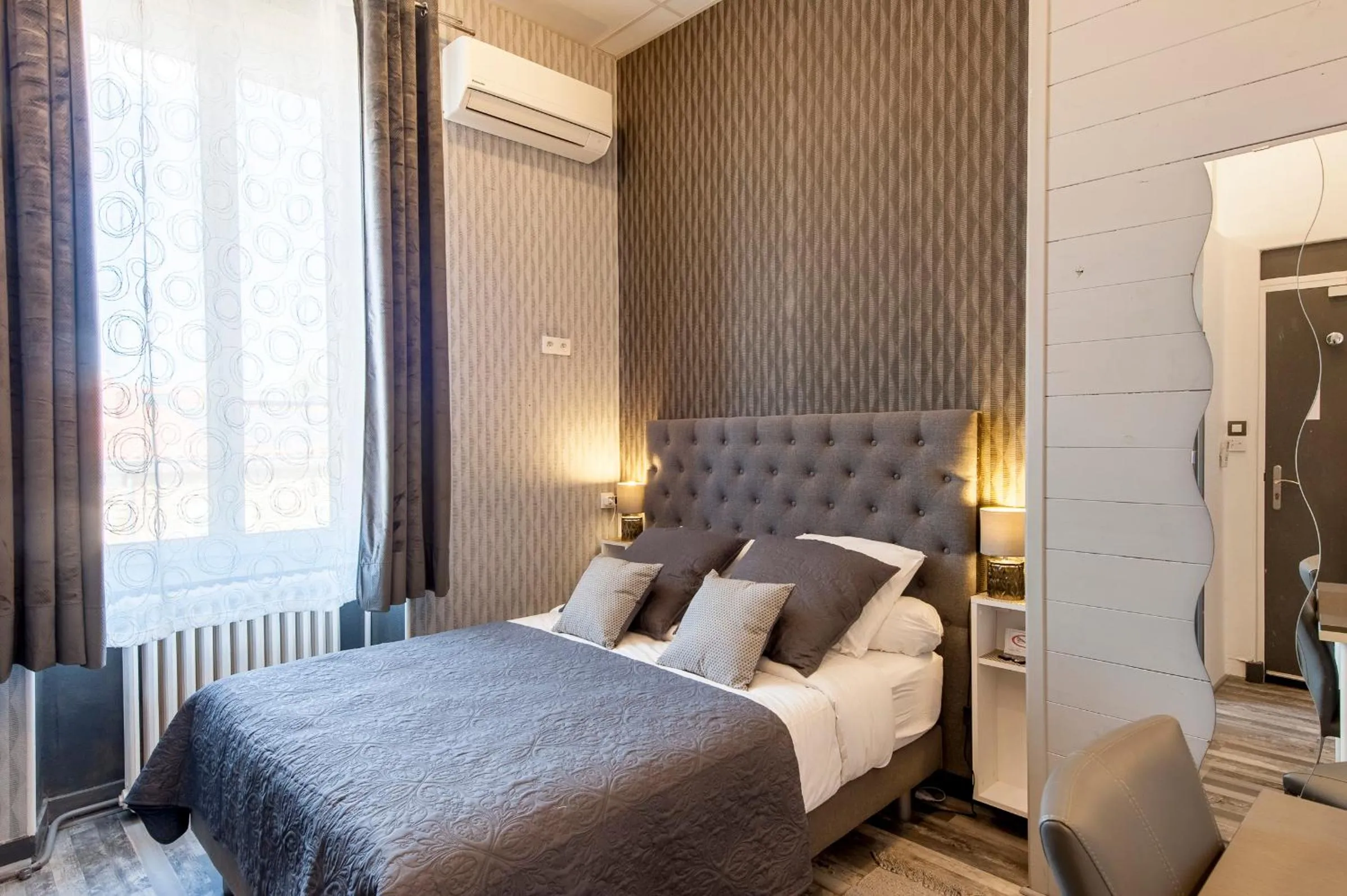 Photo of the whole room, Bed in Hôtel de Charme Le Provence