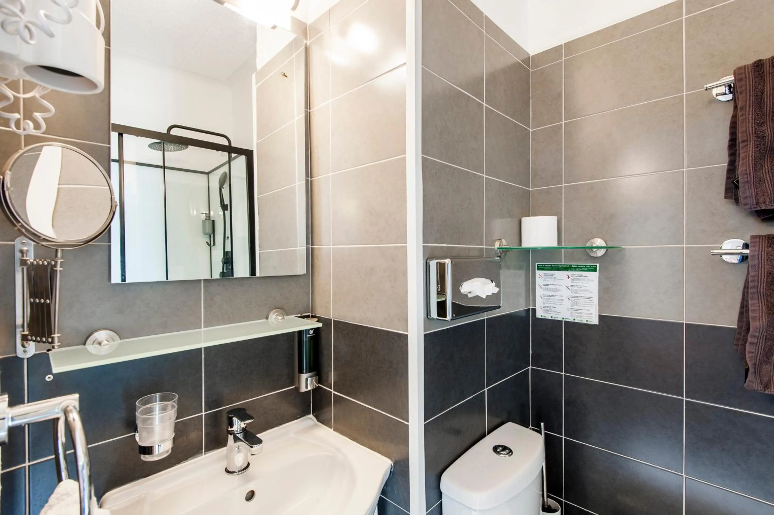 Bathroom in Hôtel de Charme Le Provence