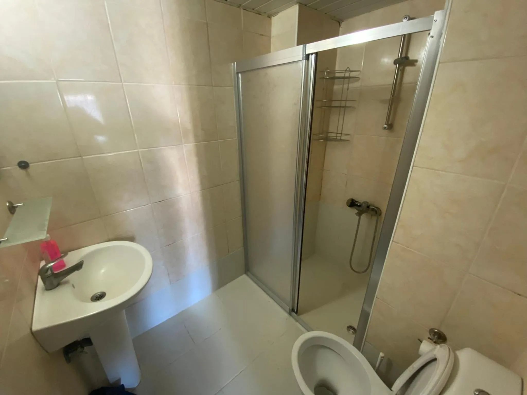 Shower in Camel Hotel & Apart