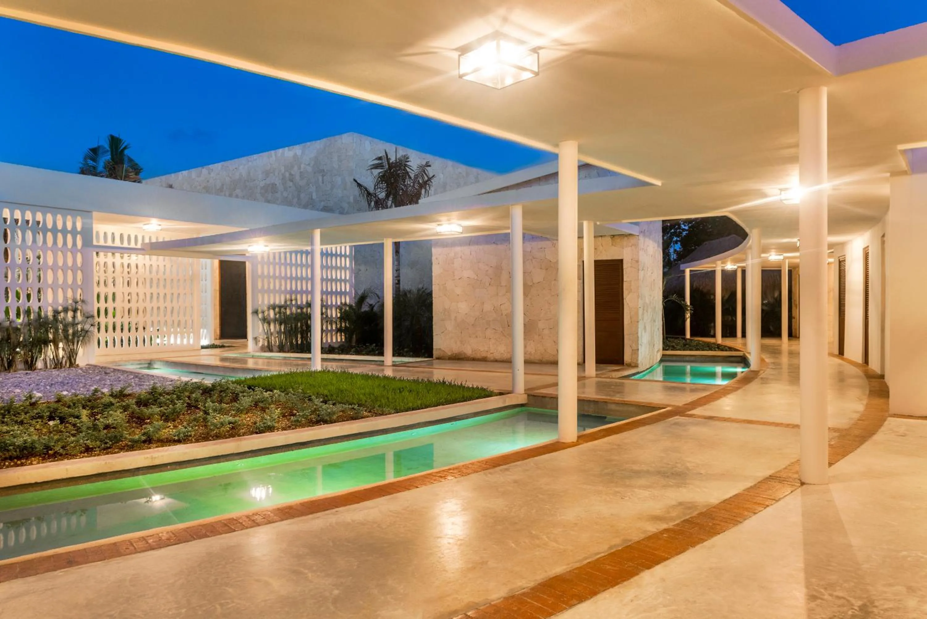 Spring in Ocean Riviera Paradise All Inclusive