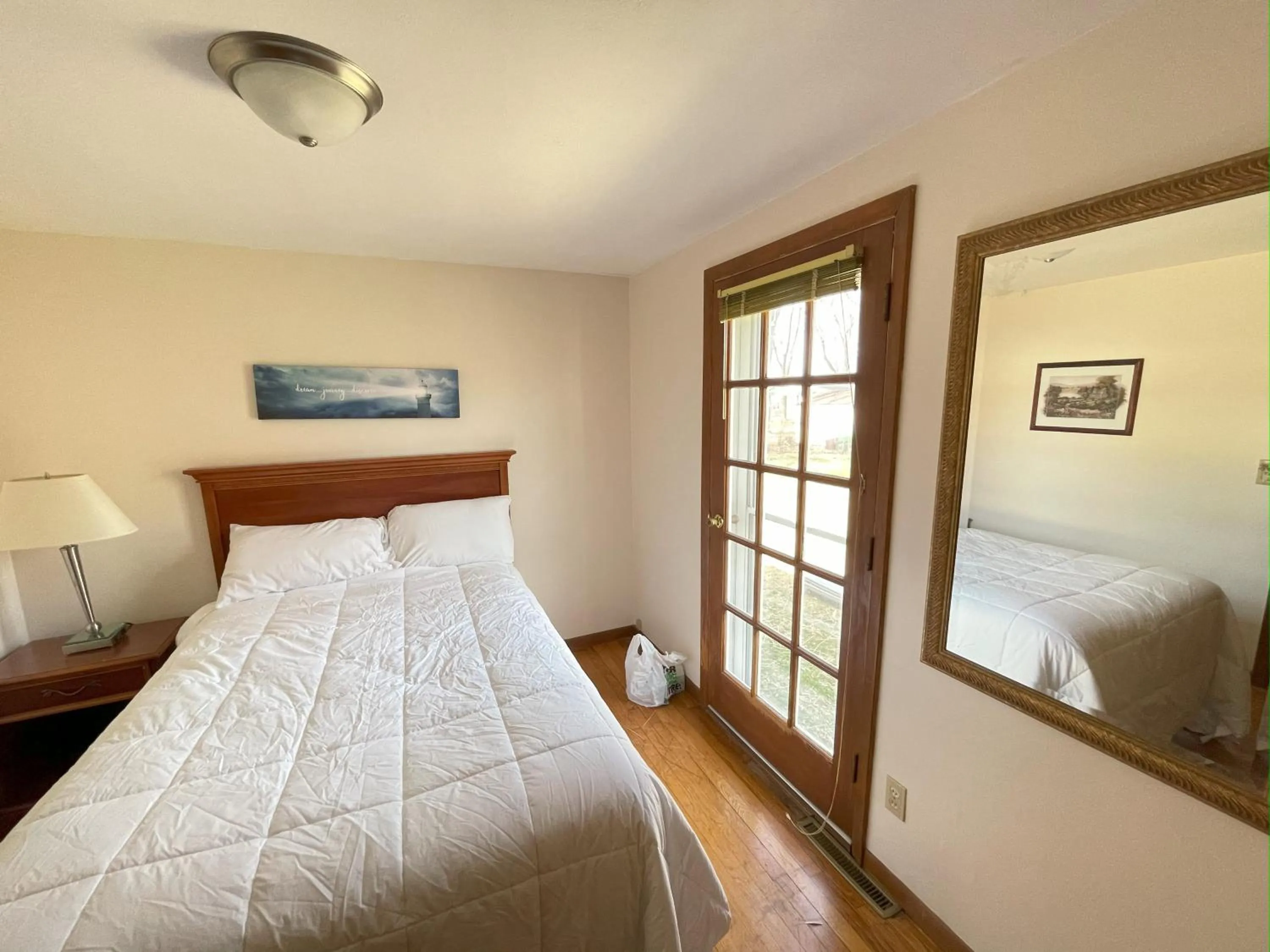 Bed in Plantation Motel