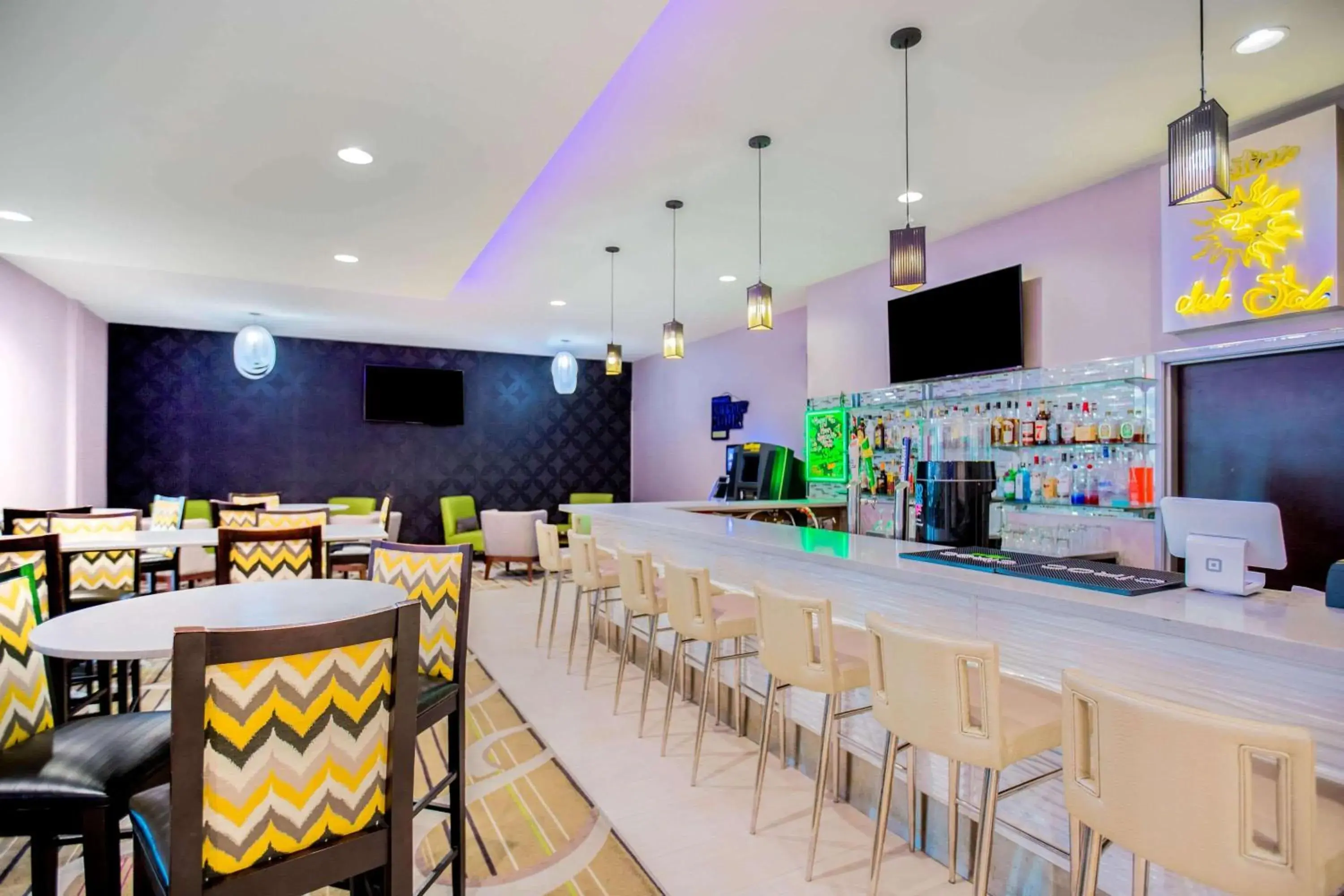 Lounge or bar in La Quinta by Wyndham McAllen Convention Center Lounge or bar in La Quinta by Wyndham McAllen Convention Center