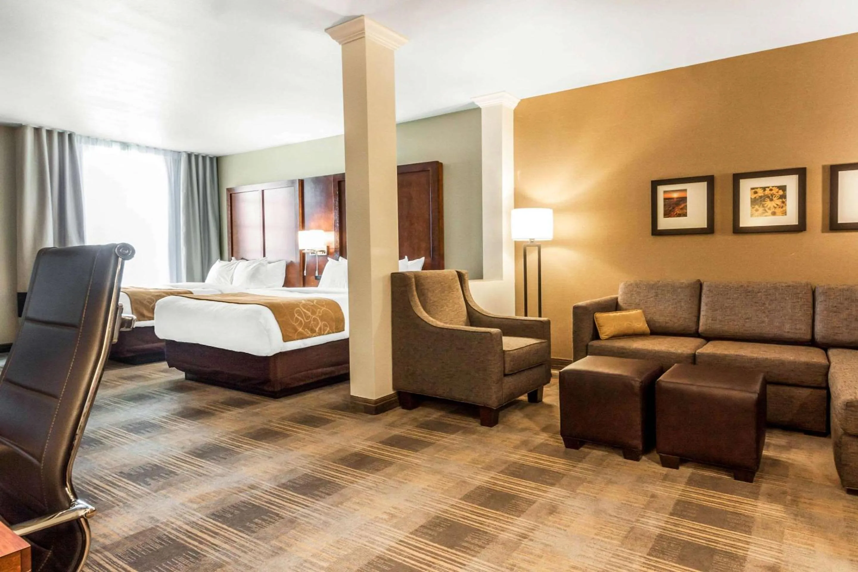 Bedroom, Bed in Comfort Suites University Brookings