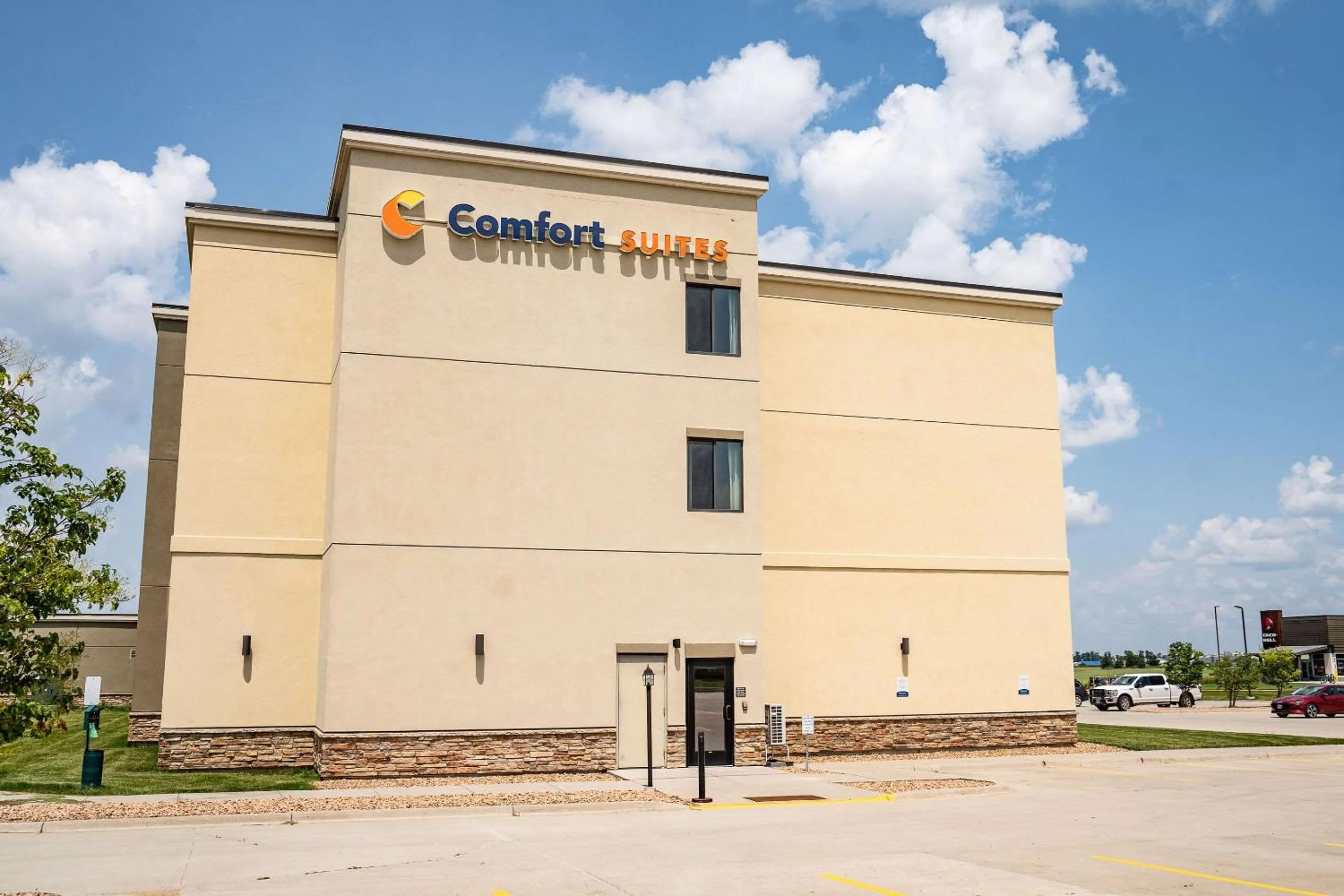 Property building in Comfort Suites University Brookings