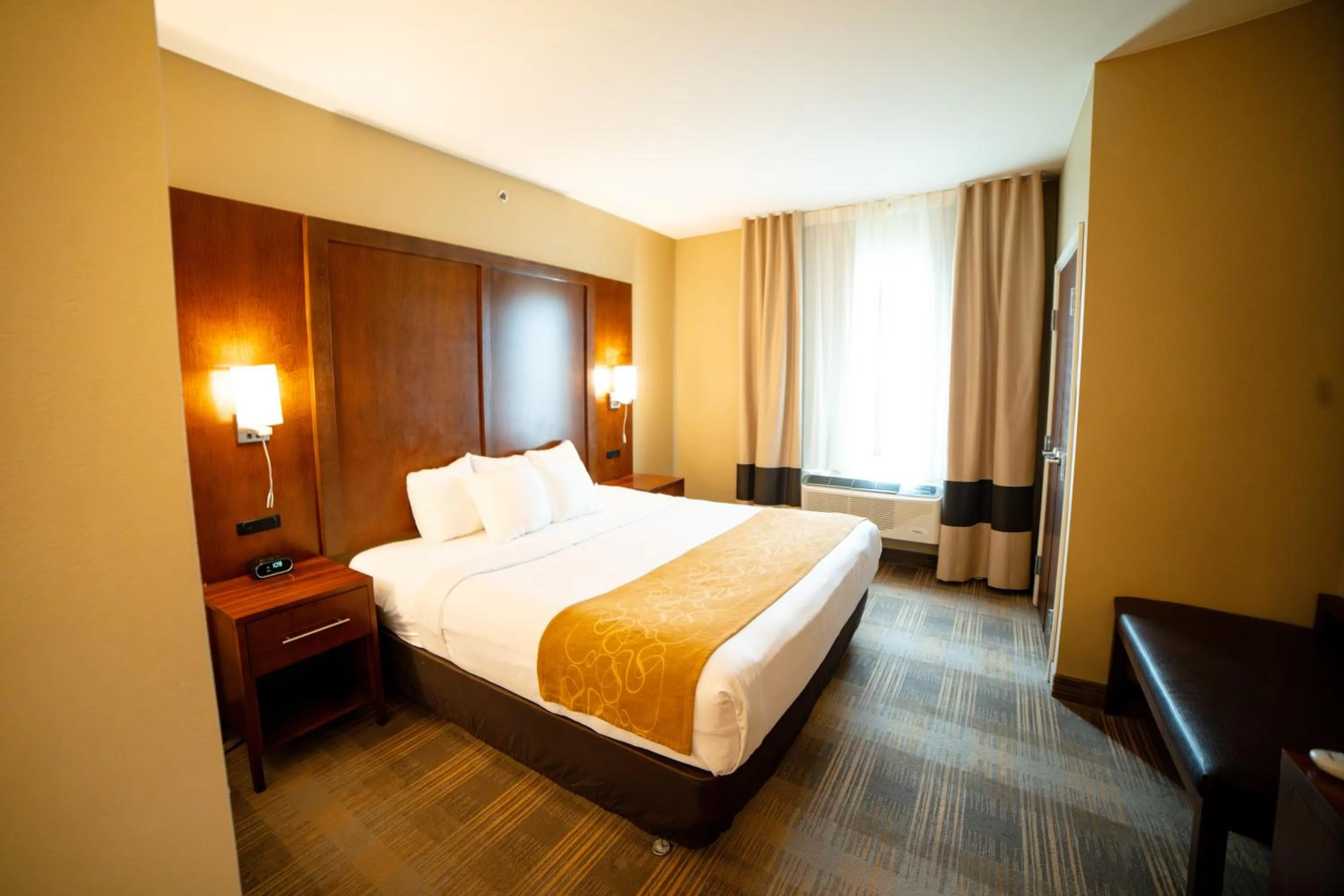 Bed in Comfort Suites University Brookings